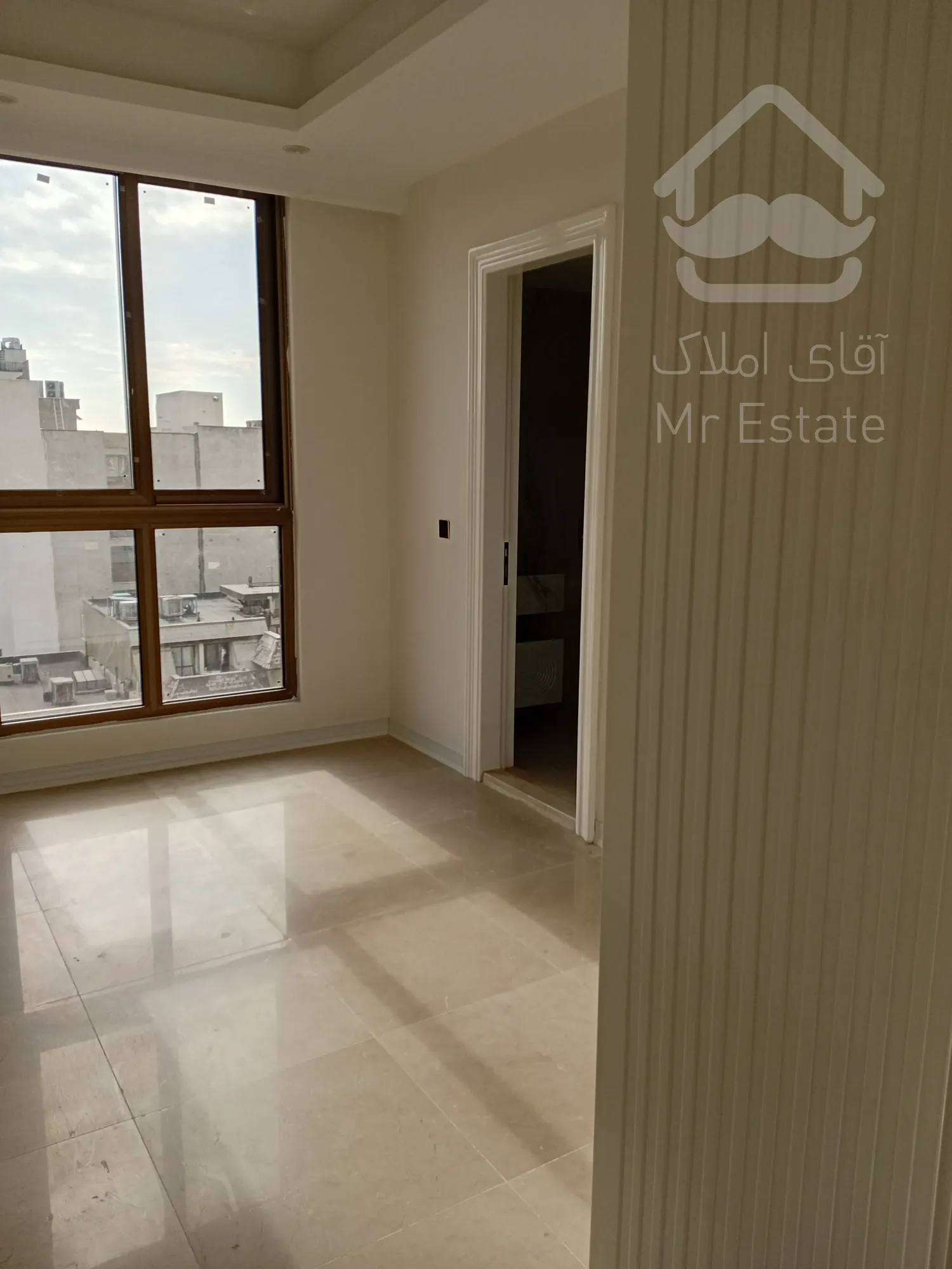 فروش یکجا 5 طبقه به همراه دو باب مغازه در رونیکا پالاس سئول