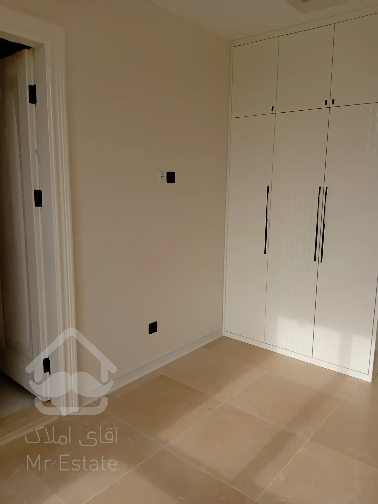 فروش یکجا 5 طبقه به همراه دو باب مغازه در رونیکا پالاس سئول