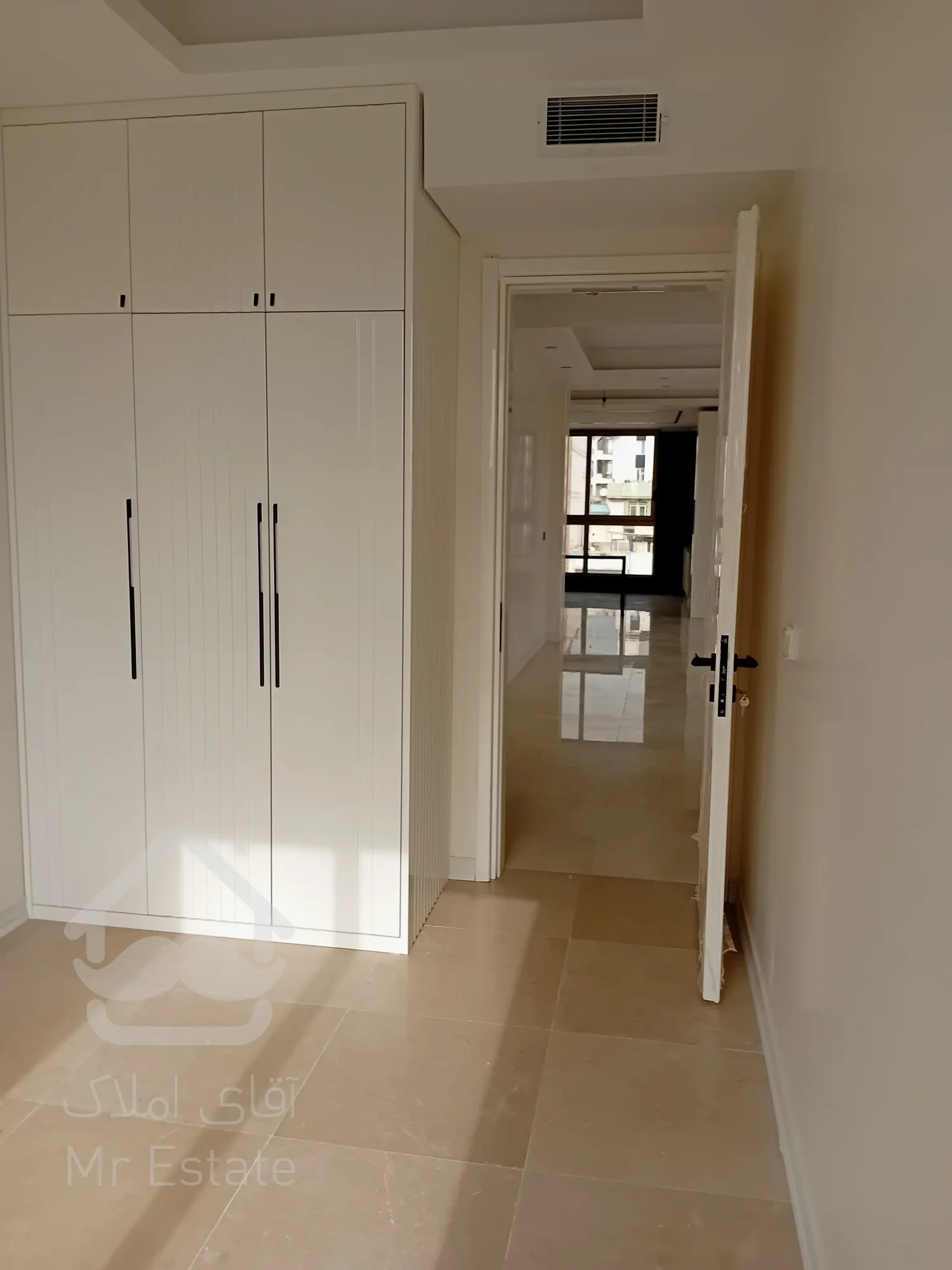 فروش یکجا 5 طبقه به همراه دو باب مغازه در رونیکا پالاس سئول