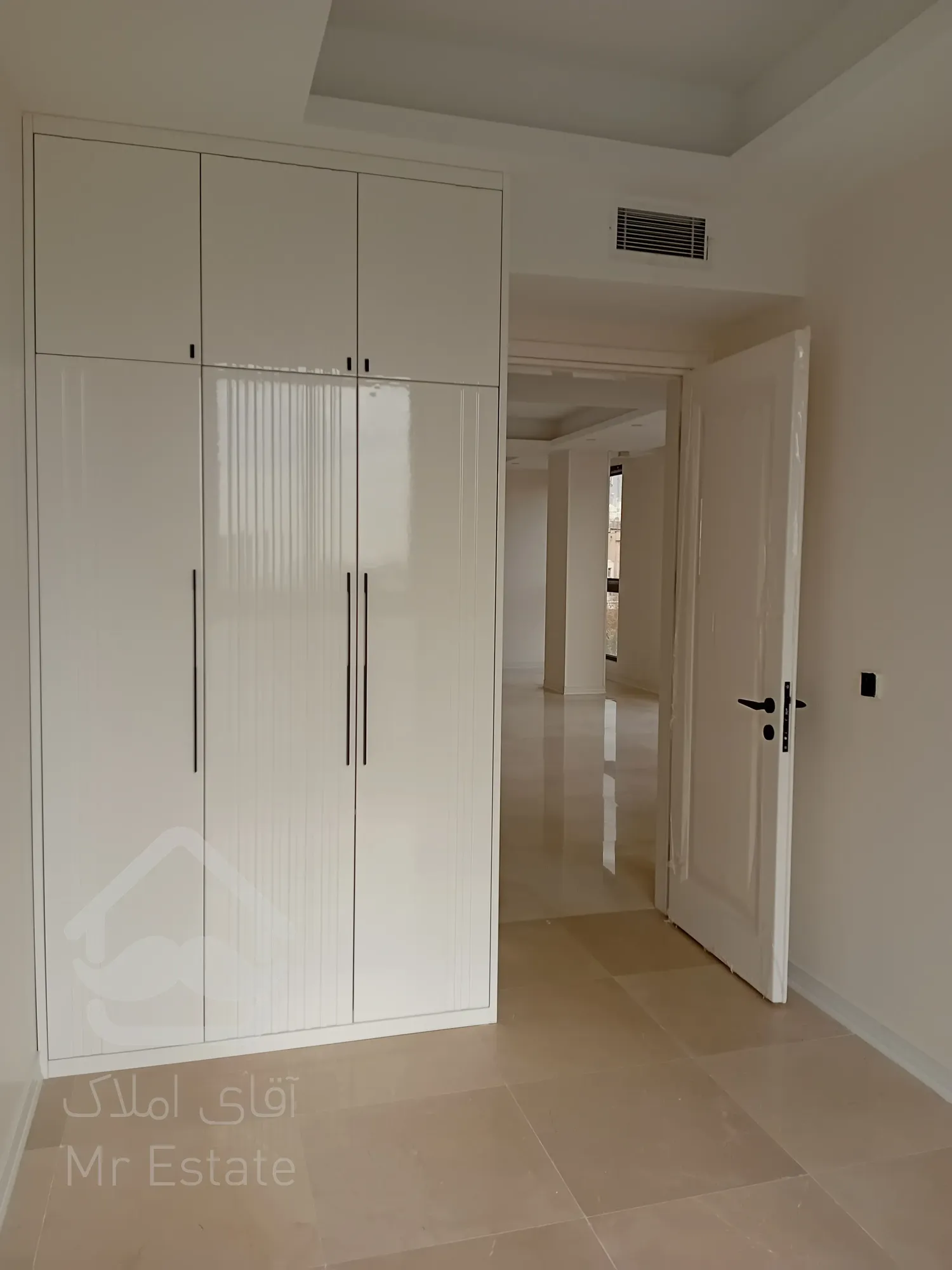 فروش یکجا 5 طبقه به همراه دو باب مغازه در رونیکا پالاس سئول