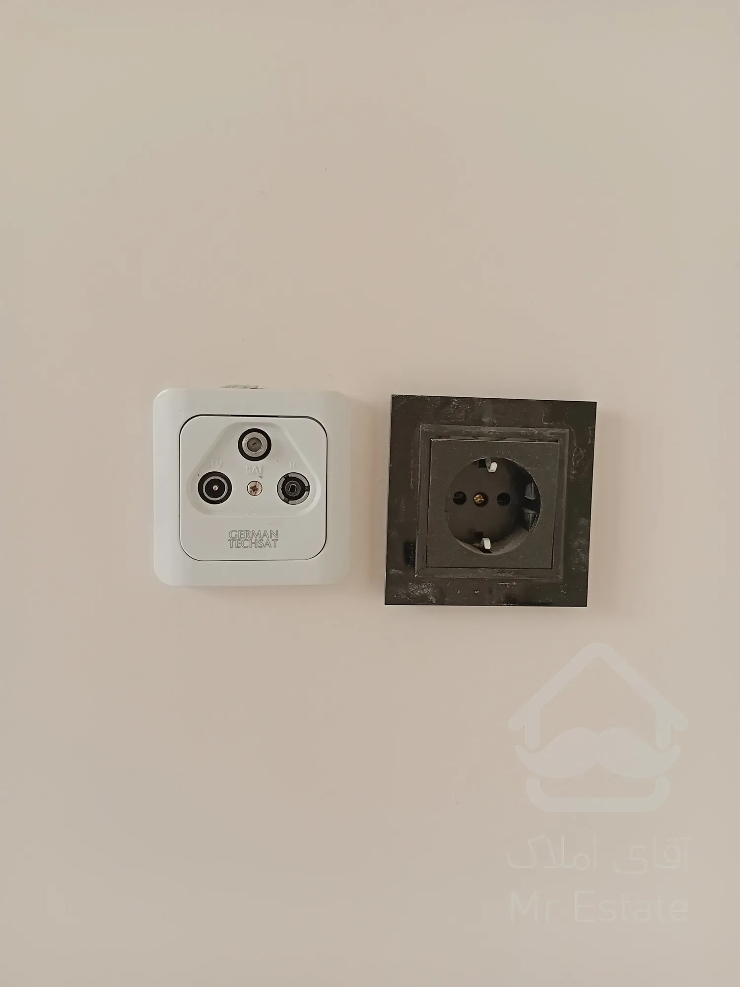 فروش یکجا 5 طبقه به همراه دو باب مغازه در رونیکا پالاس سئول