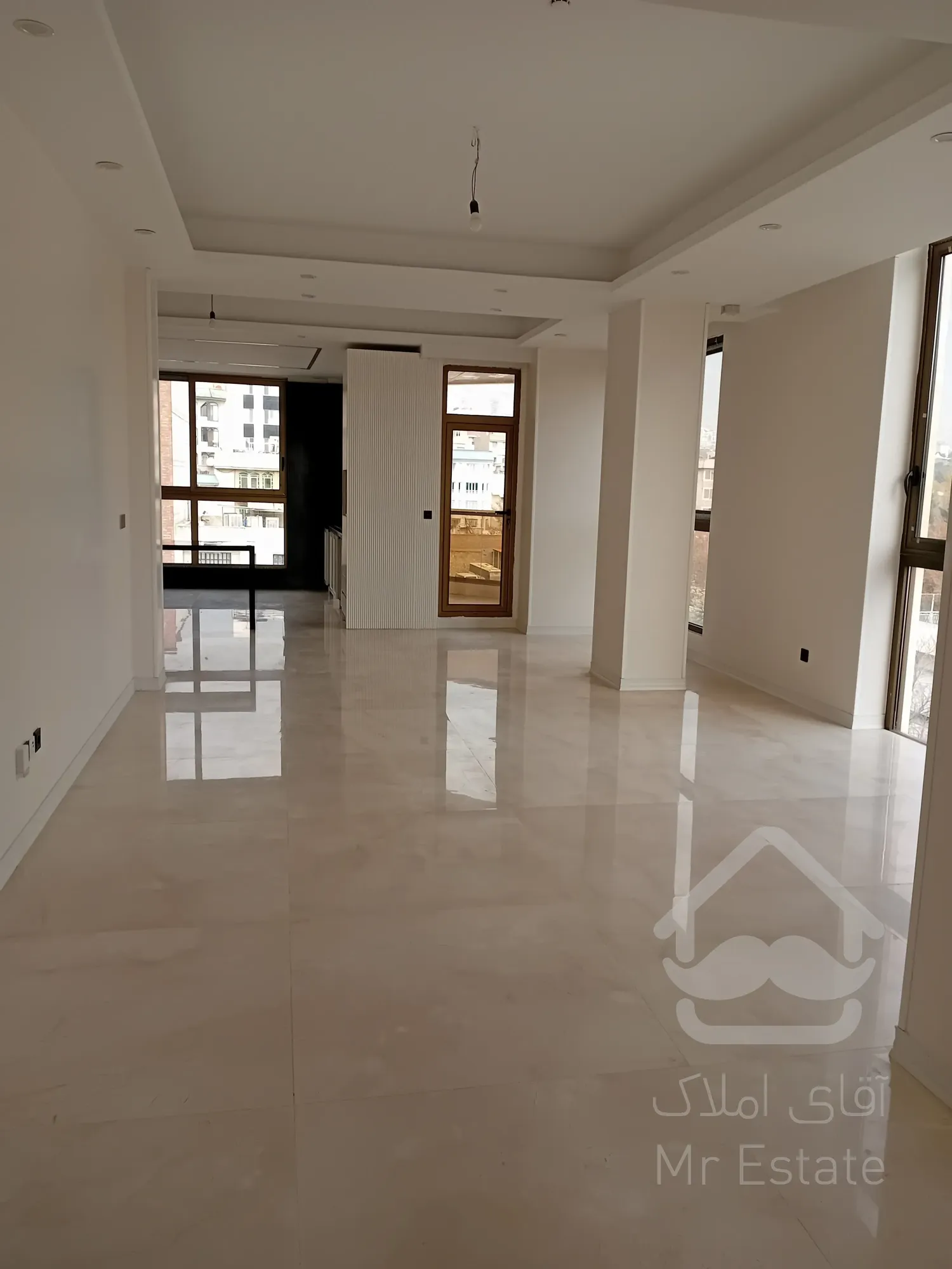 فروش یکجا 5 طبقه به همراه دو باب مغازه در رونیکا پالاس سئول