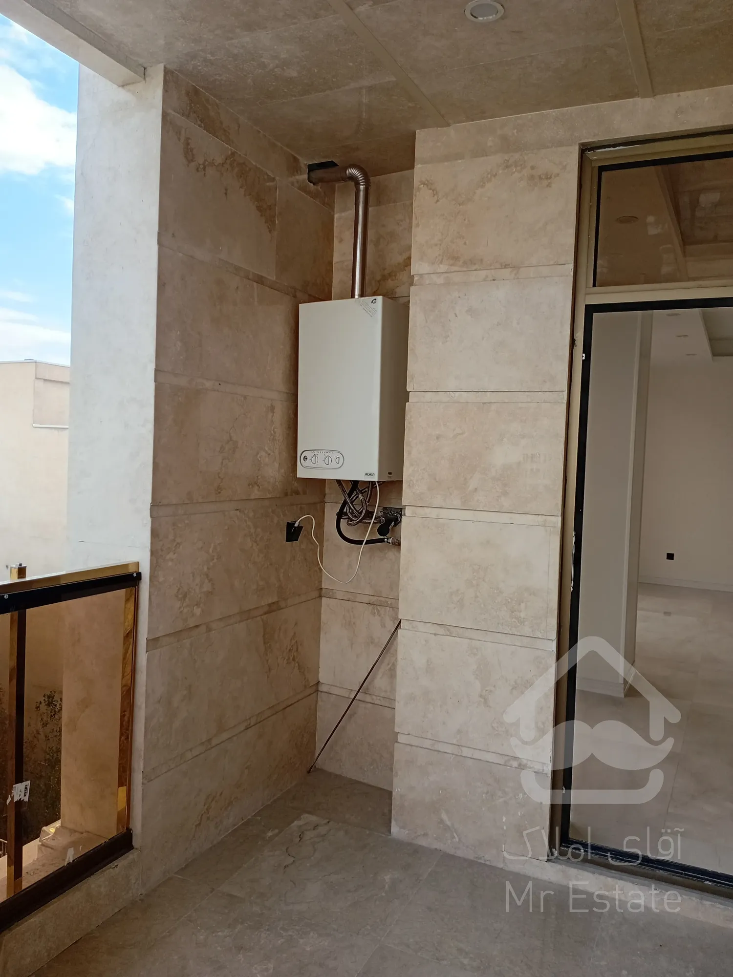 فروش یکجا 5 طبقه به همراه دو باب مغازه در رونیکا پالاس سئول