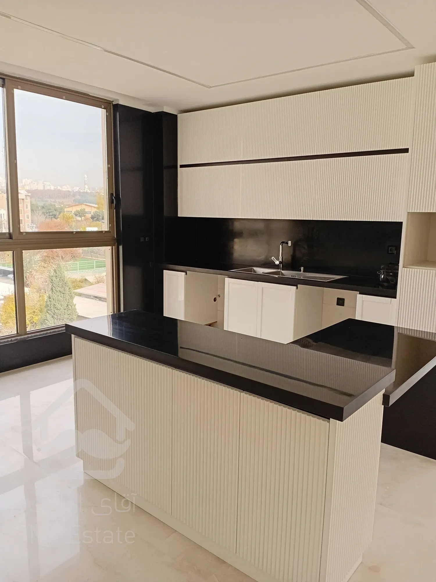 فروش یکجا 5 طبقه به همراه دو باب مغازه در رونیکا پالاس سئول