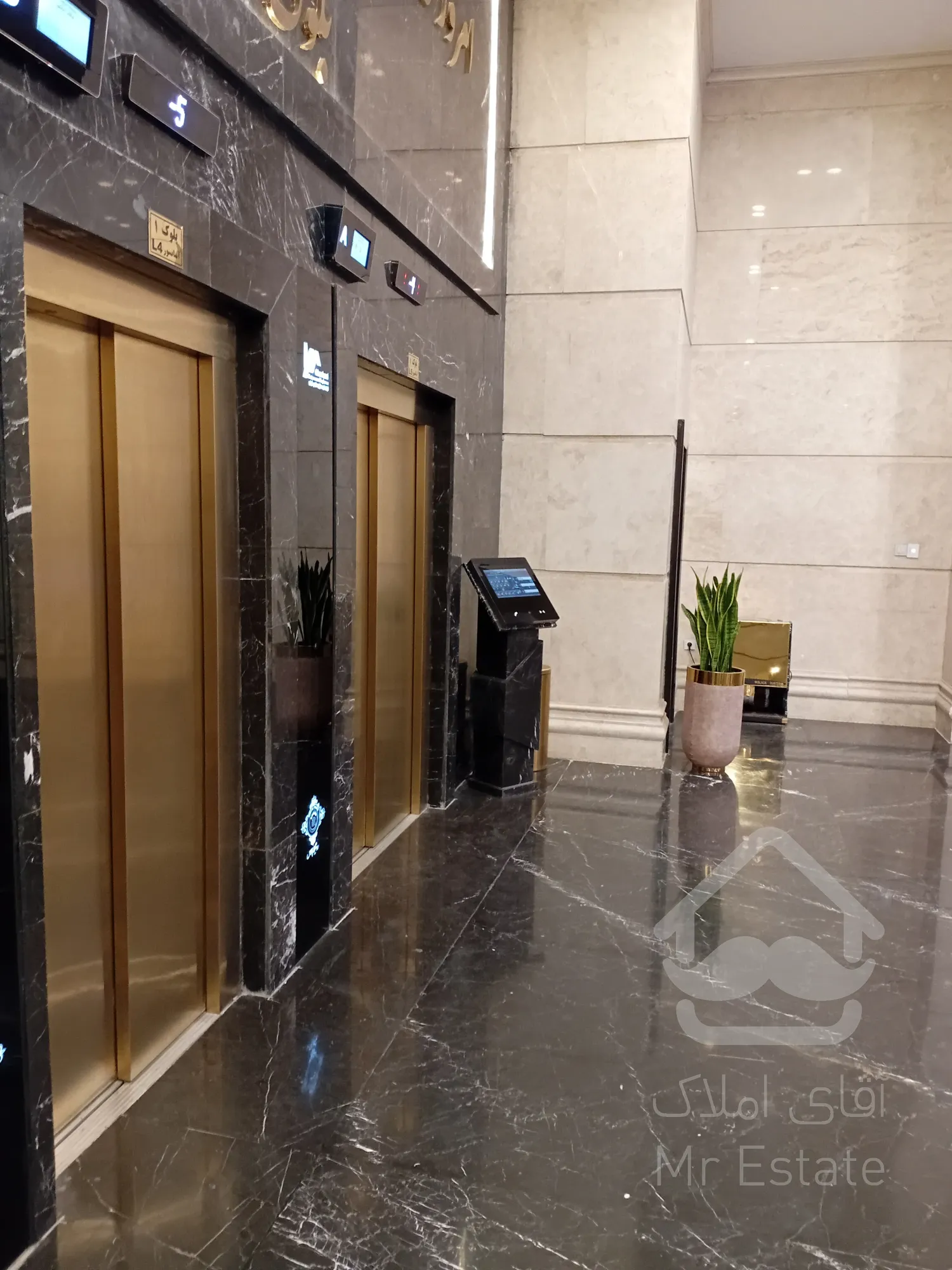 پیش فروش مغازه 44 متری با بهترین پاخور در تاپ لوکیشن منطقه میرزابابایی