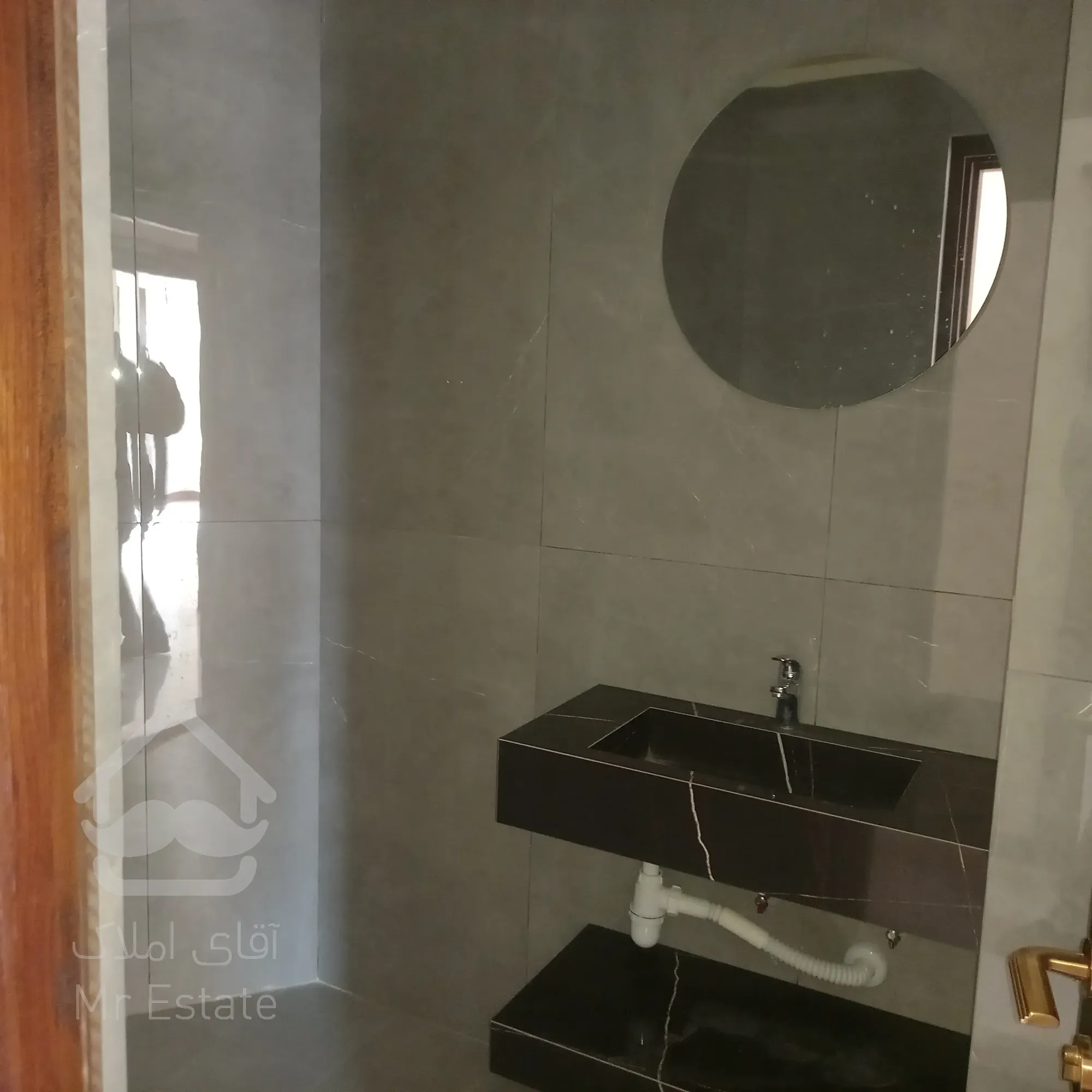 64 متر پاسداران