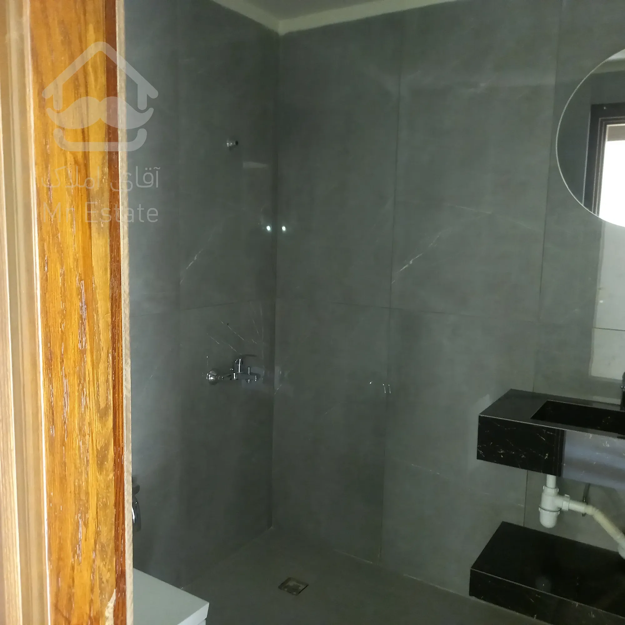 64 متر پاسداران