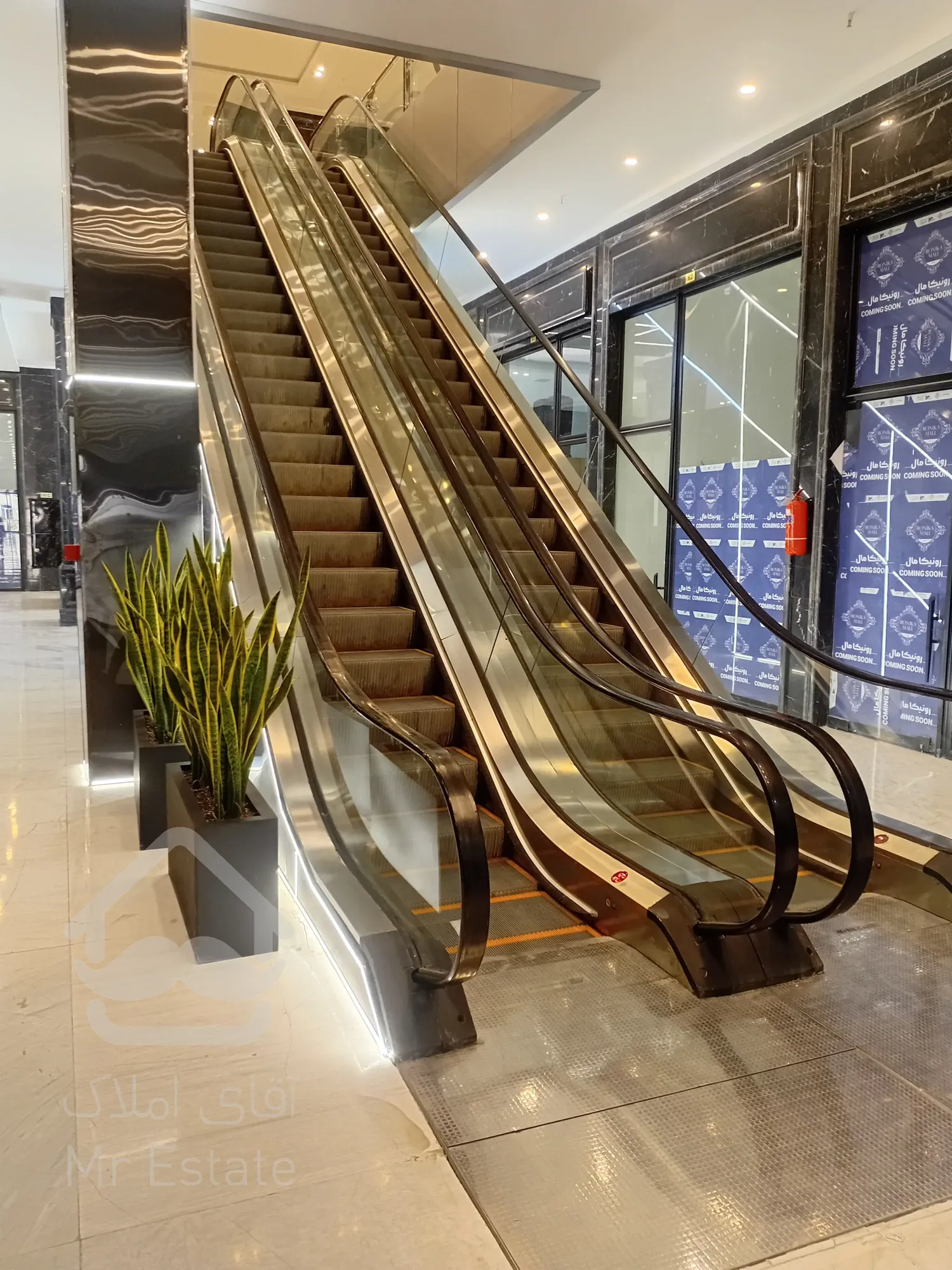 پیش فروش رونیکا مال میرزا بابایی ، ویترین مدرن برای برند شما