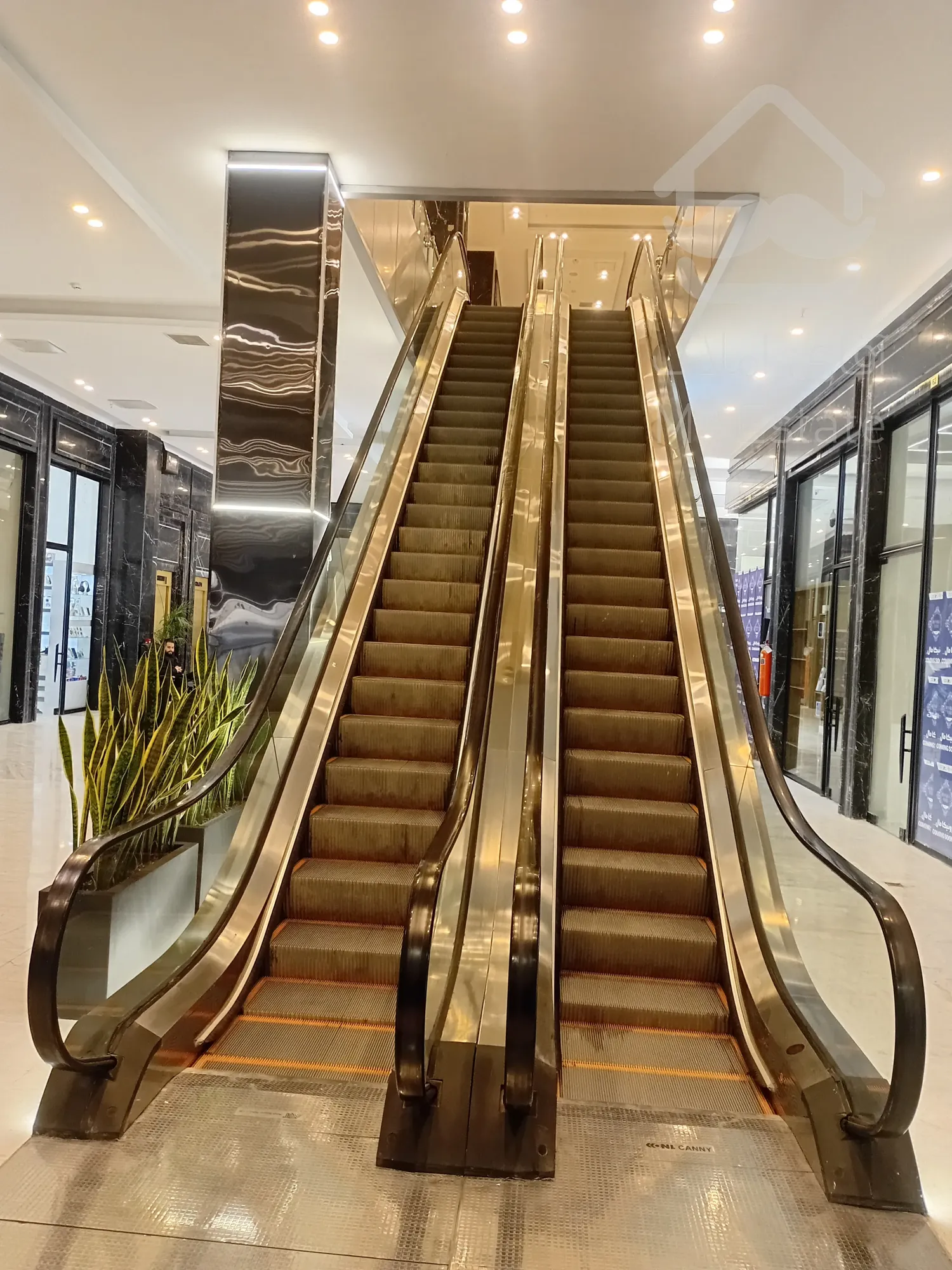 پیش فروش رونیکا مال میرزا بابایی ، فضایی مدرن برای کسب و کار شما