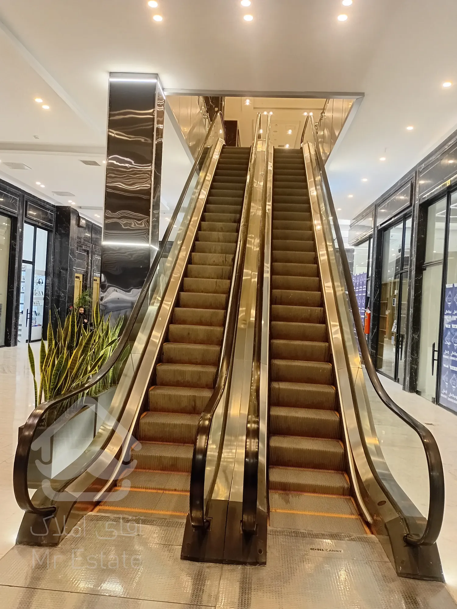 پیش فروش 21 متر تجاری در رونیکا مال میرزا بابایی ، دسترسی عالی