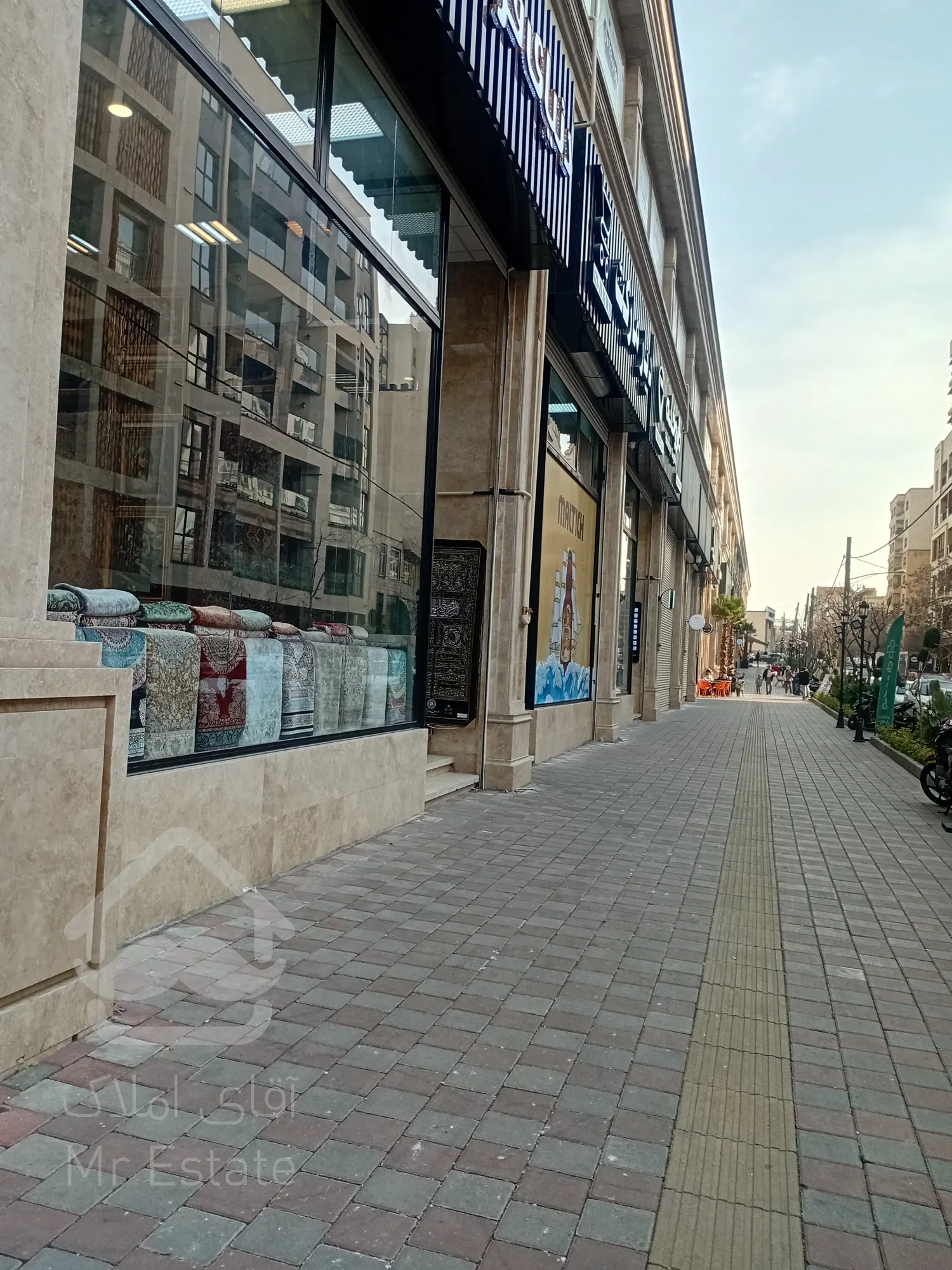 فروش واحد تجاری 40 متری در رونیکامال هروی،جایی برای رشد سرمایه و آینده کاری شما