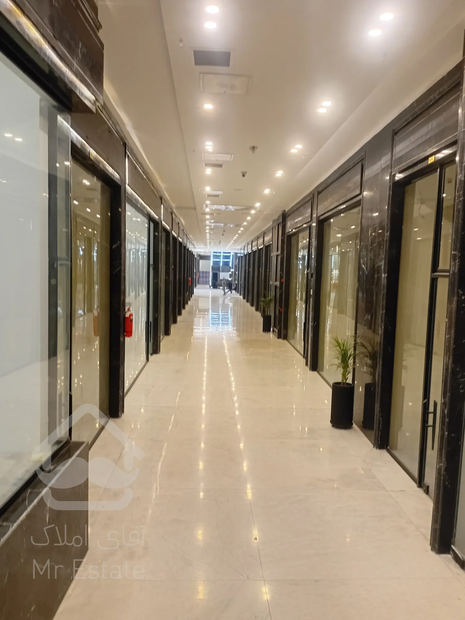 پیش فروش 27 متری در رونیکا مال میرزا بابایی ، امکانات فوق العاده