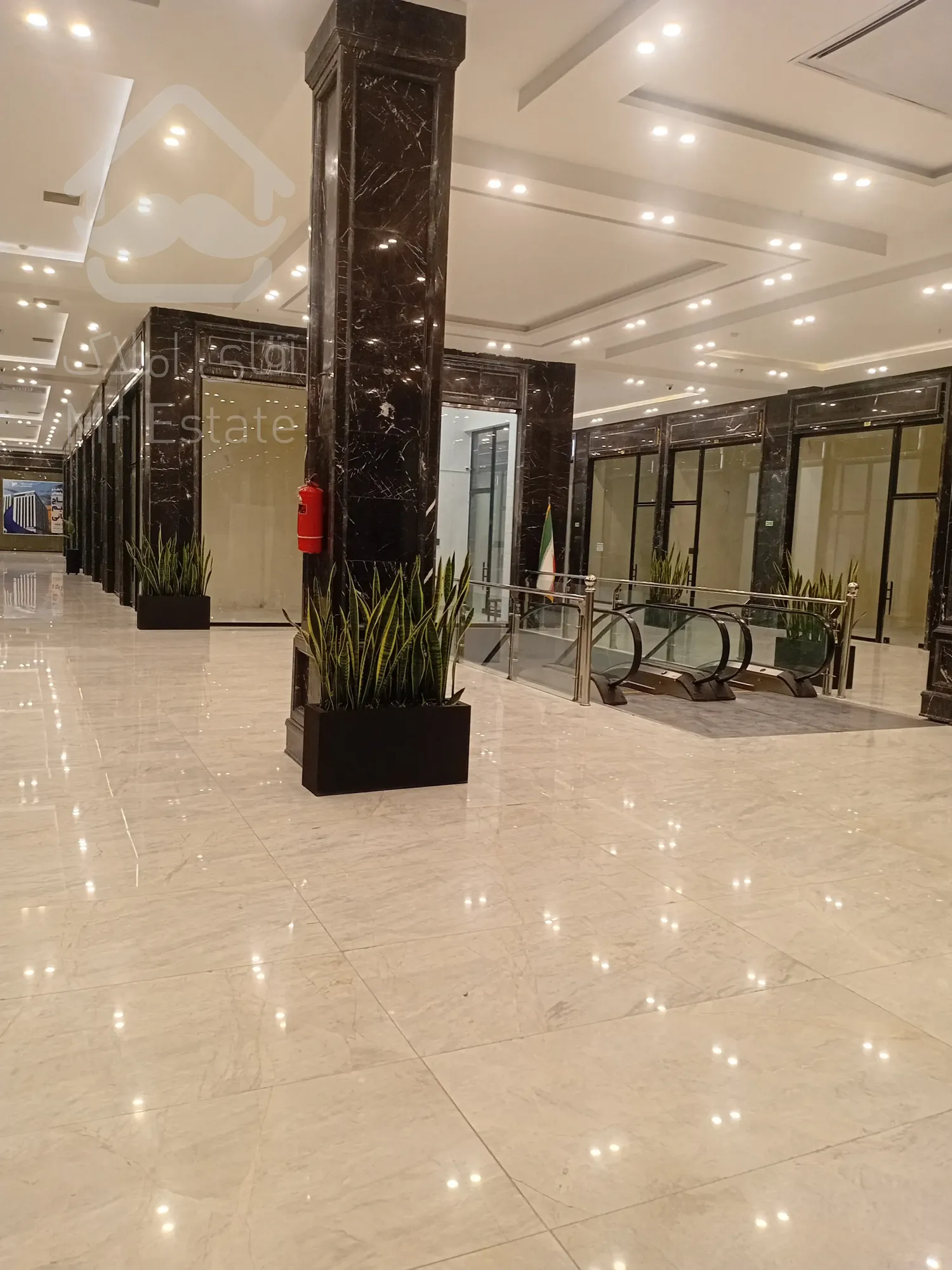 پیش فروش رونیکا مال میرزا بابایی ، تجمل در قلب تجارت