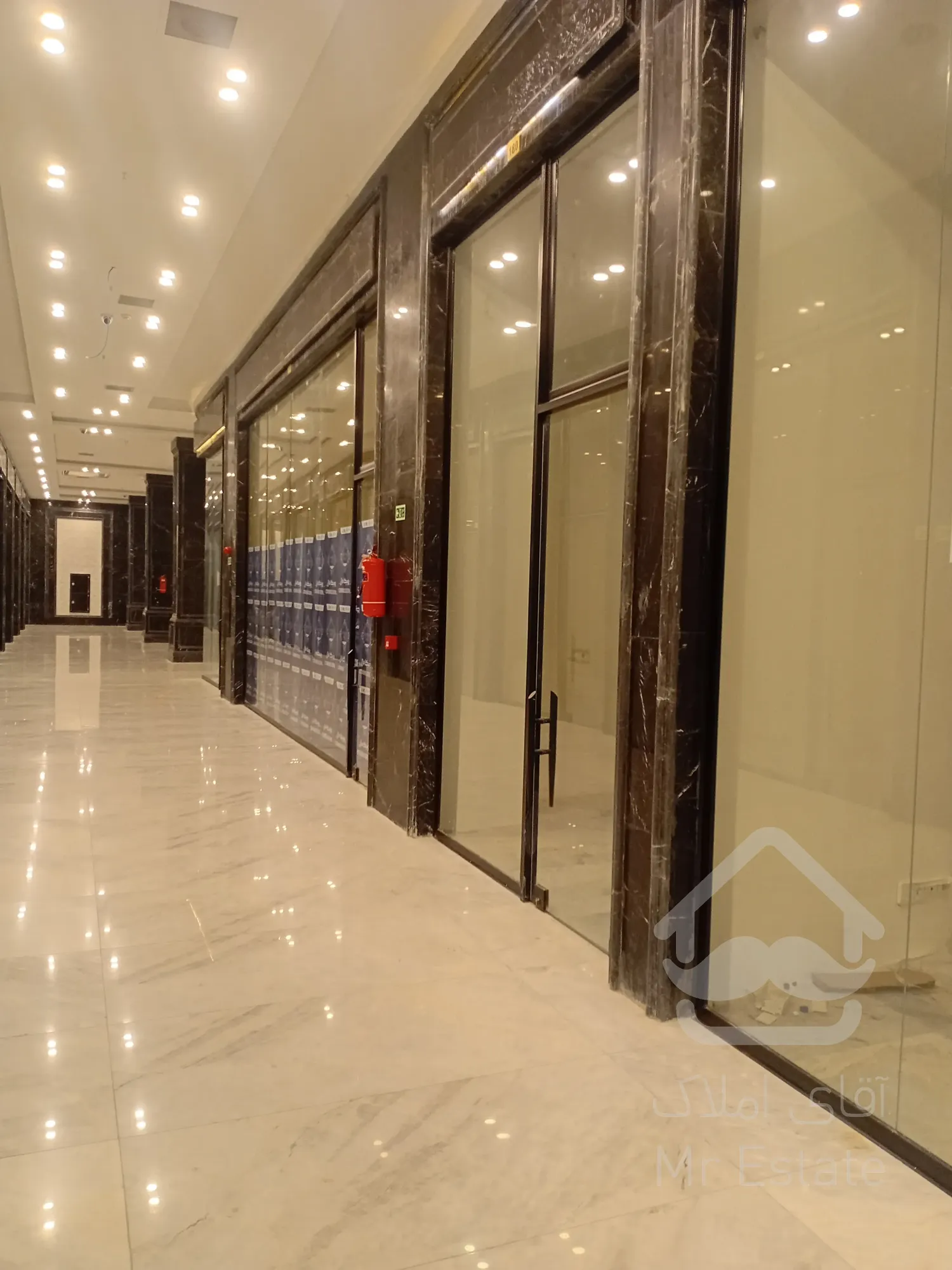 پیش فروش رونیکا مال میرزا بابایی ، تجمل در قلب تجارت