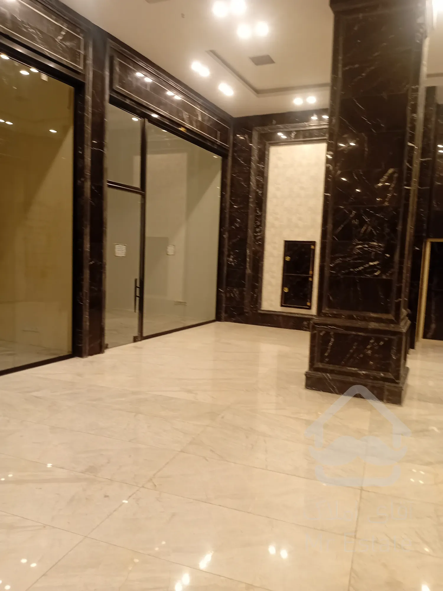 پیش فروش رونیکا مال میرزا بابایی ، تجمل در قلب تجارت