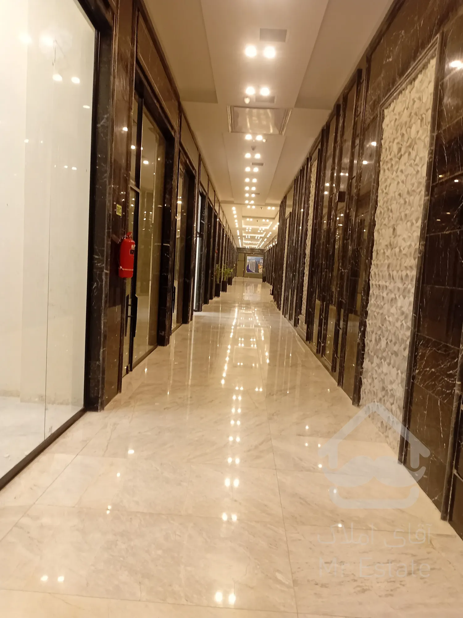 پیش فروش رونیکا مال میرزا بابایی ، ویترین مدرن کسب و کار شما