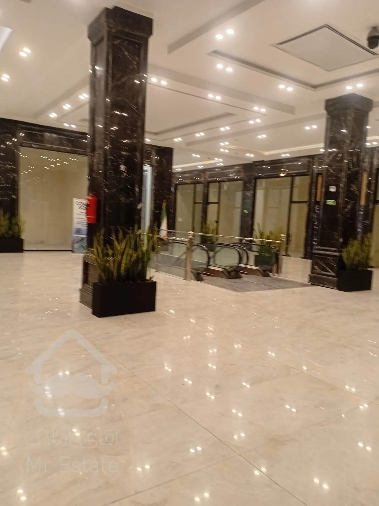 پیش فروش رونیکا مال میرزا بابایی ، تجمل در قلب تجارت