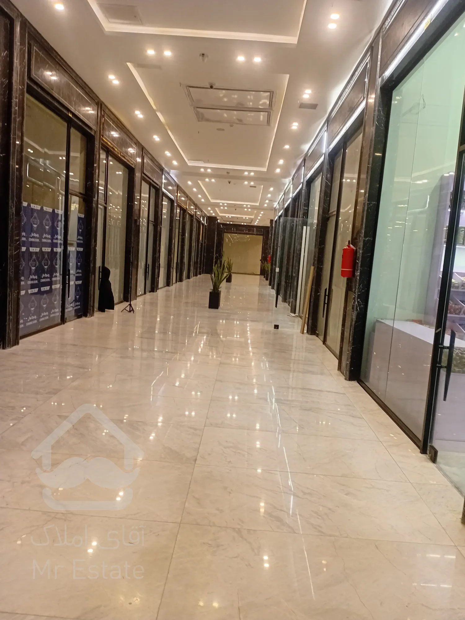 پیش فروش رونیکا مال میرزا بابایی ،ویترین مدرن کسب و کار