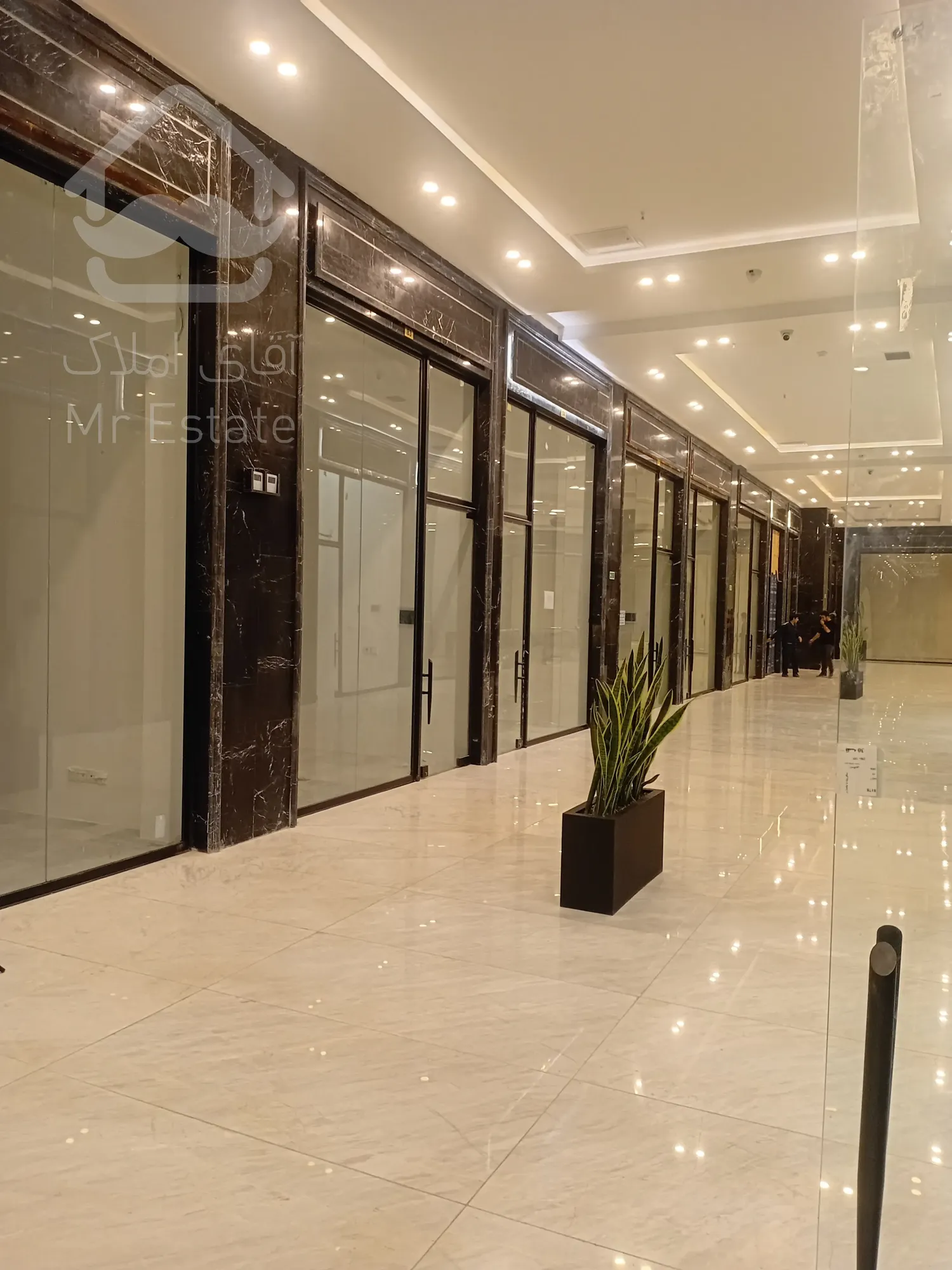 پیش فروش رونیکا مال میرزا بابایی ،ویترین مدرن کسب و کار