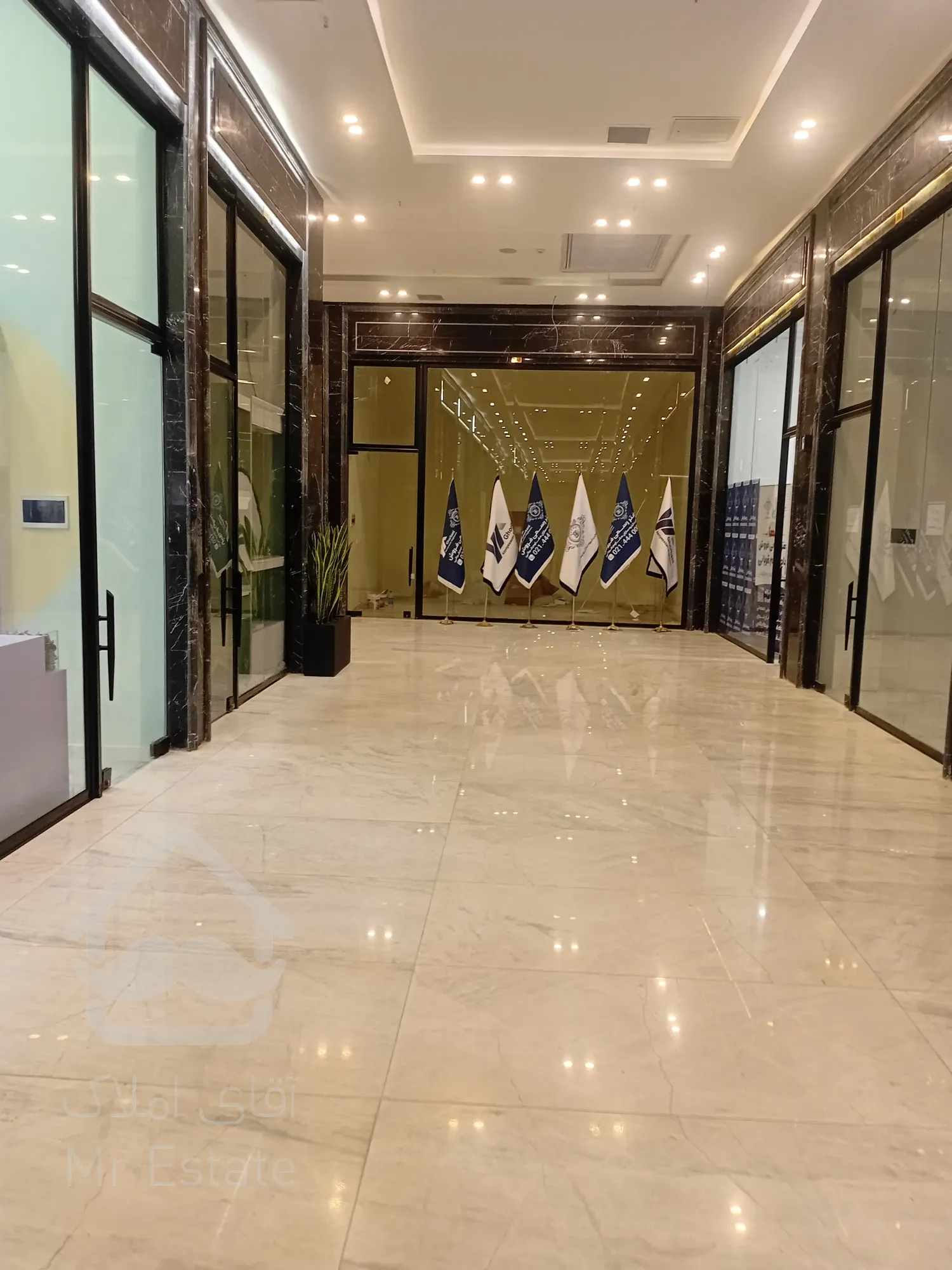 پیش فروش رونیکا مال میرزا بابایی ،ویترین مدرن کسب و کار