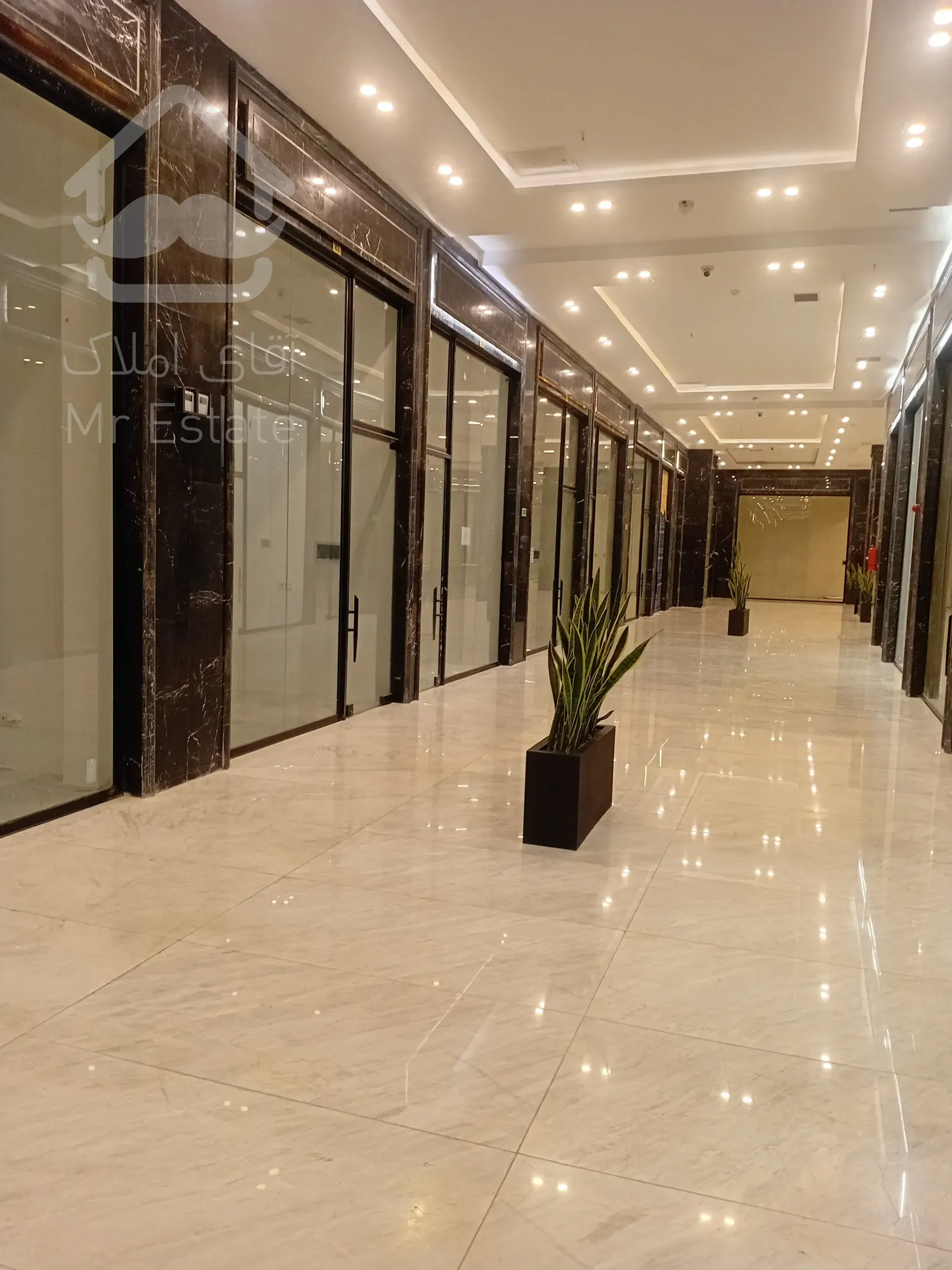 پیش فروش رونیکا مال میرزا بابایی ، متریال درجه یک و امکانات گسترده