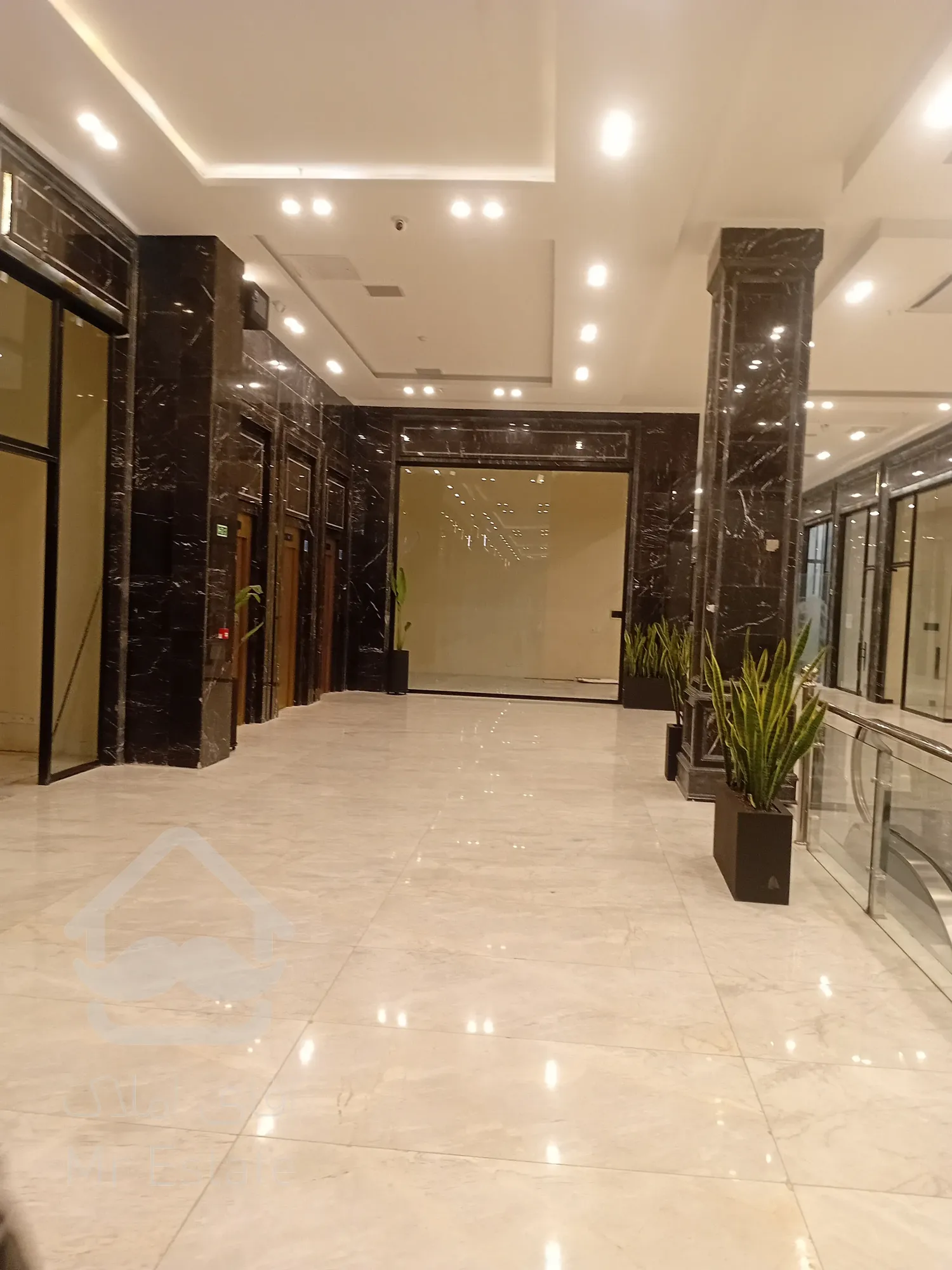 پیش فروش 33 متری در رونیکا مال میرزا بابایی ، ویترین مدرن کسب و کار شما