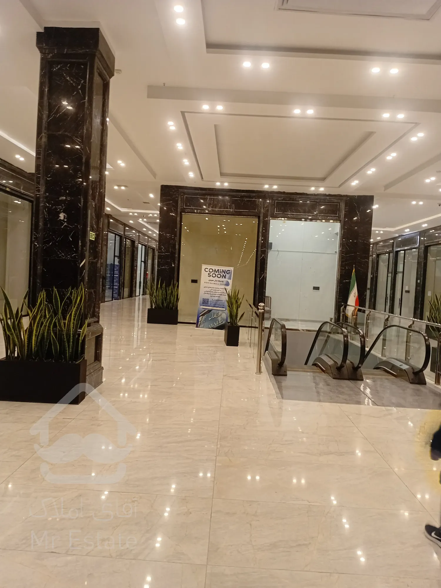 پیش فروش رونیکا مال میرزا بابایی ، تجمل در قلب تجارت