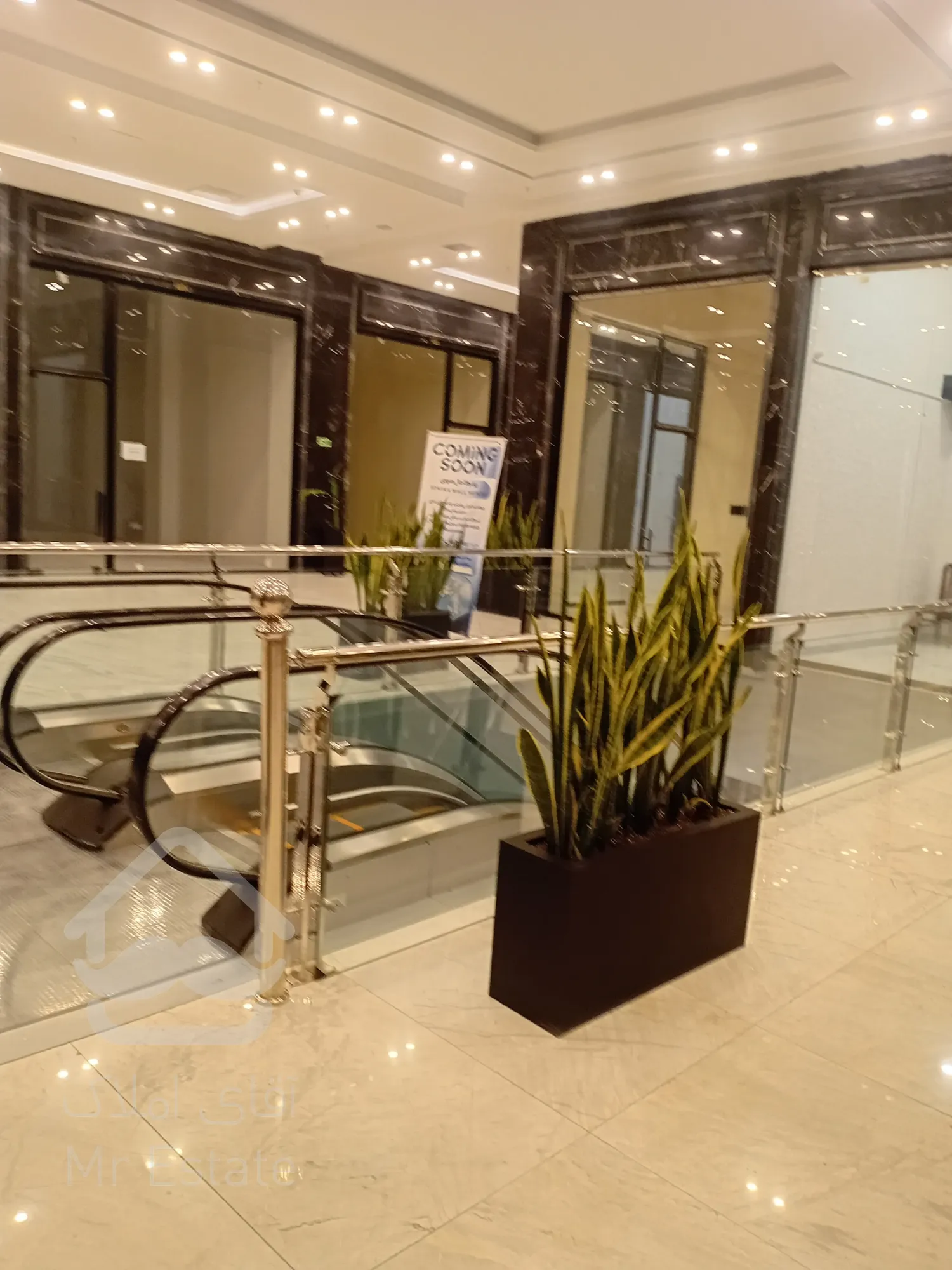 پیش فروش رونیکا مال میرزا بابایی ، ویترین مدرن کسب و کار شما