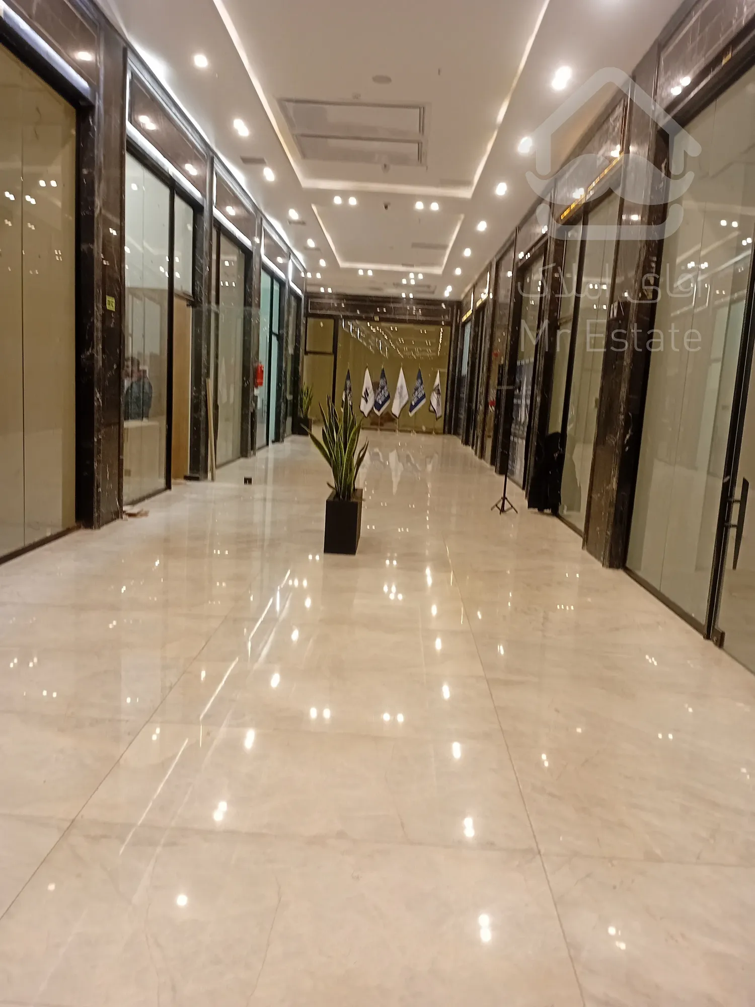 پیش فروش رونیکا مال میرزا بابایی ، متریال درجه یک با امکانات فوق العاده