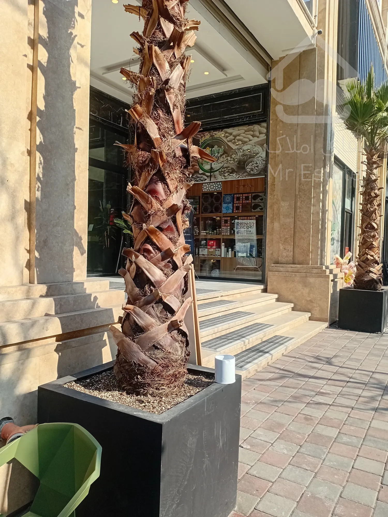 فروش واحد تجاری 40 متری در رونیکامال هروی،جایی برای رشد سرمایه و آینده کاری شما