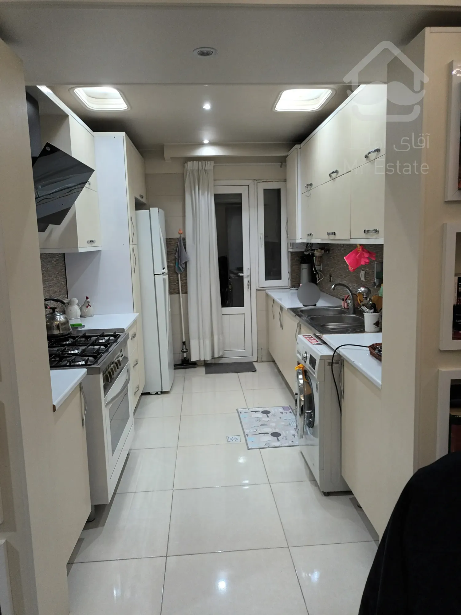 ۸۲ متر،حیاط  در اختیار