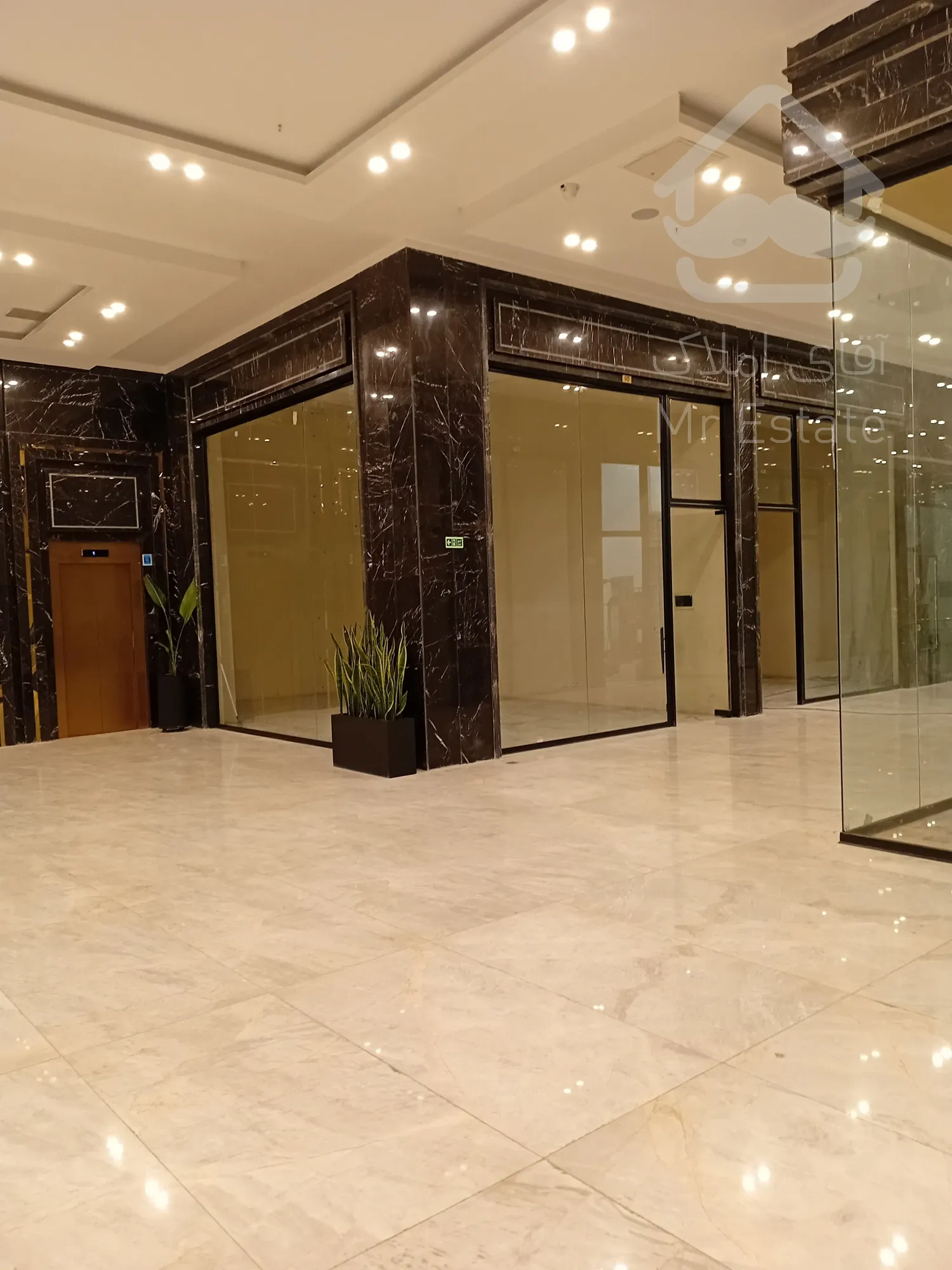 پیش فروش واحد تجاری ۲۱ متری در رونیکامال پونک