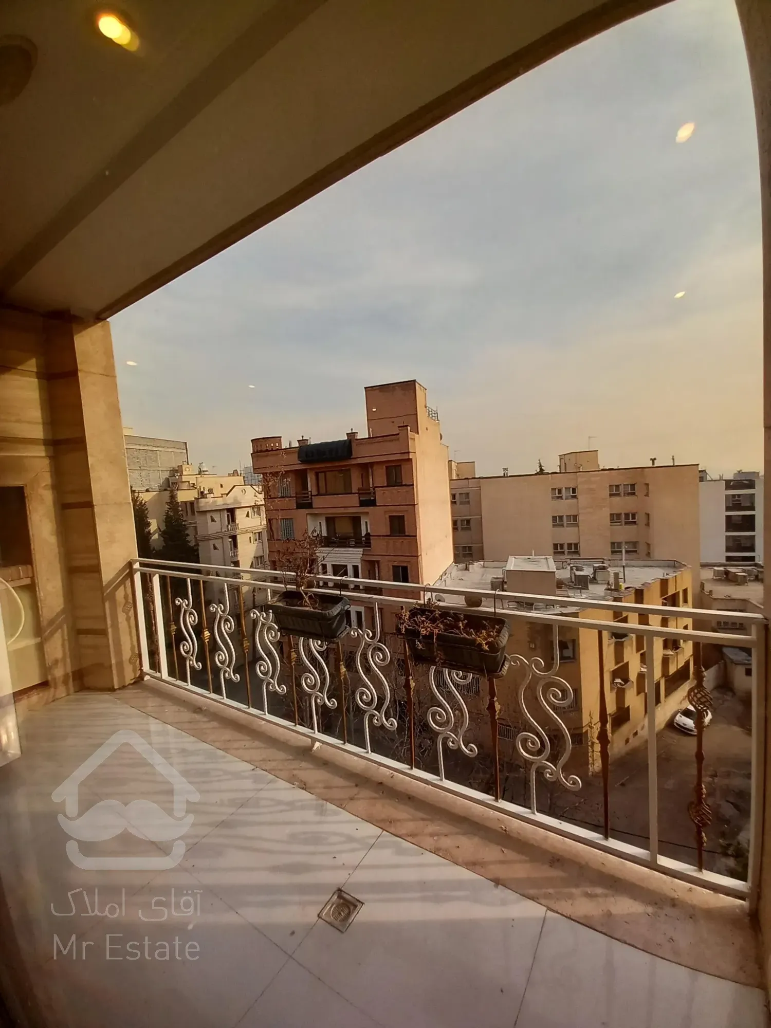 اجاره آپارتمان ۲۳۰ متر در بهترین طبقه برج