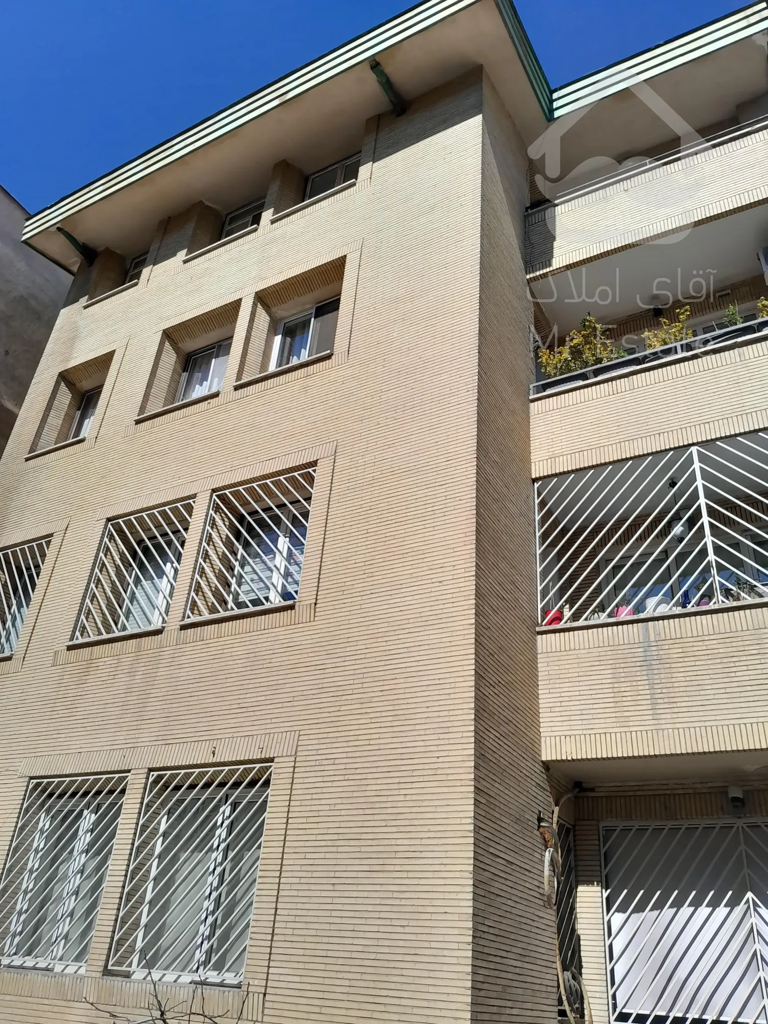 فروش آپارتمان مسکونی ۱۰۰متری واقع دربهارشمالی