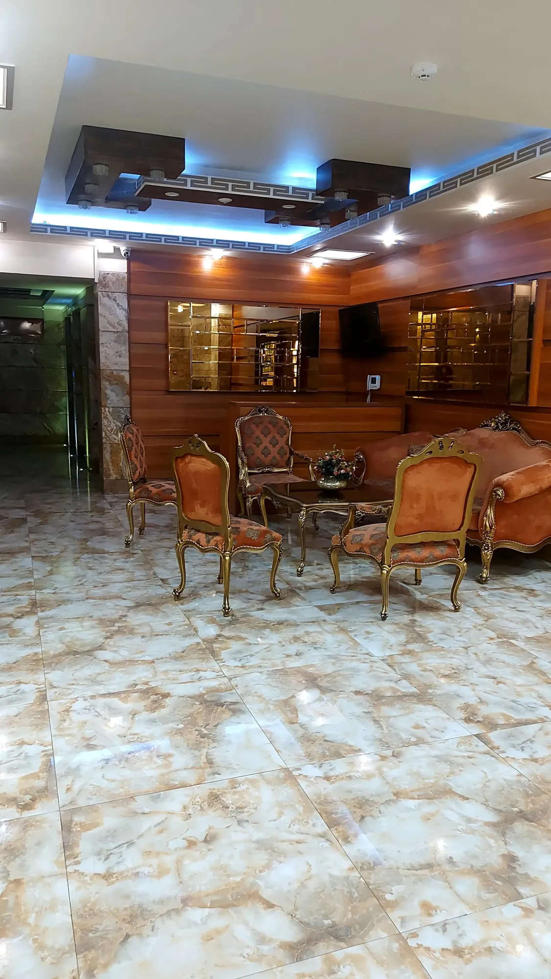 سه واحد فروشی در بهترین برج باغ ها