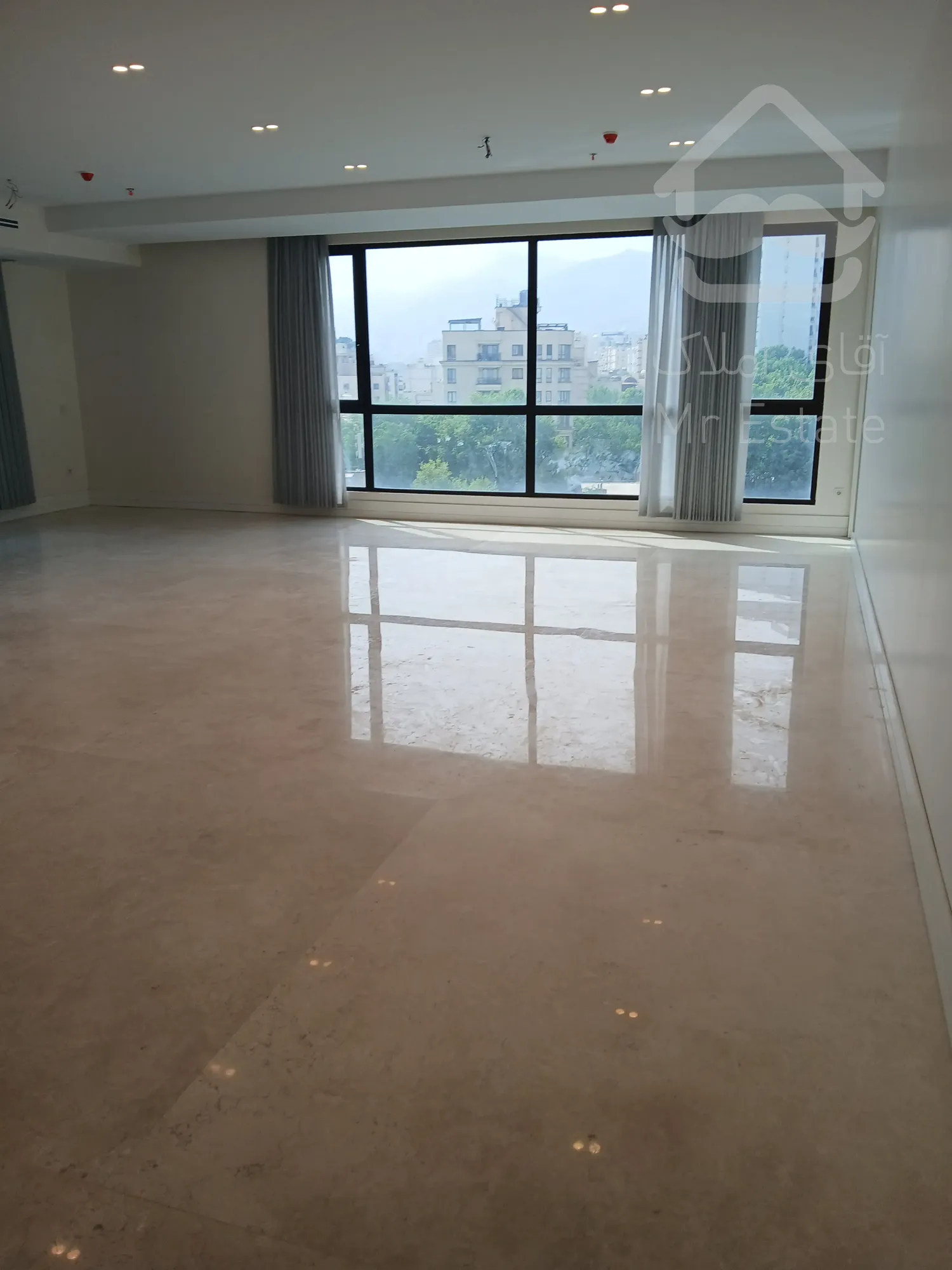 فروش ۳۰۴ متر ،۴ خواب ،مهماندوست