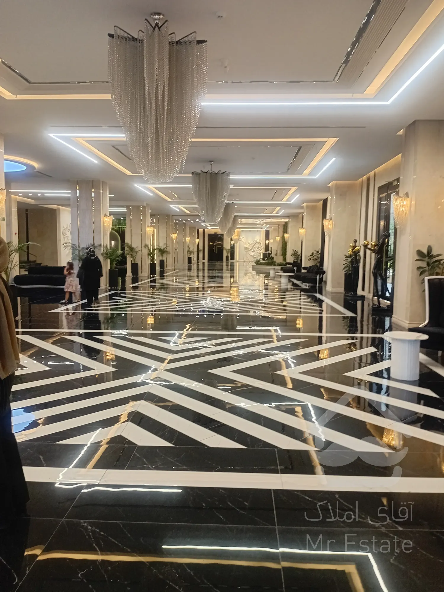 پیش فروش رونیکا مال میرزا بابایی ، با امکانات فوق العاده