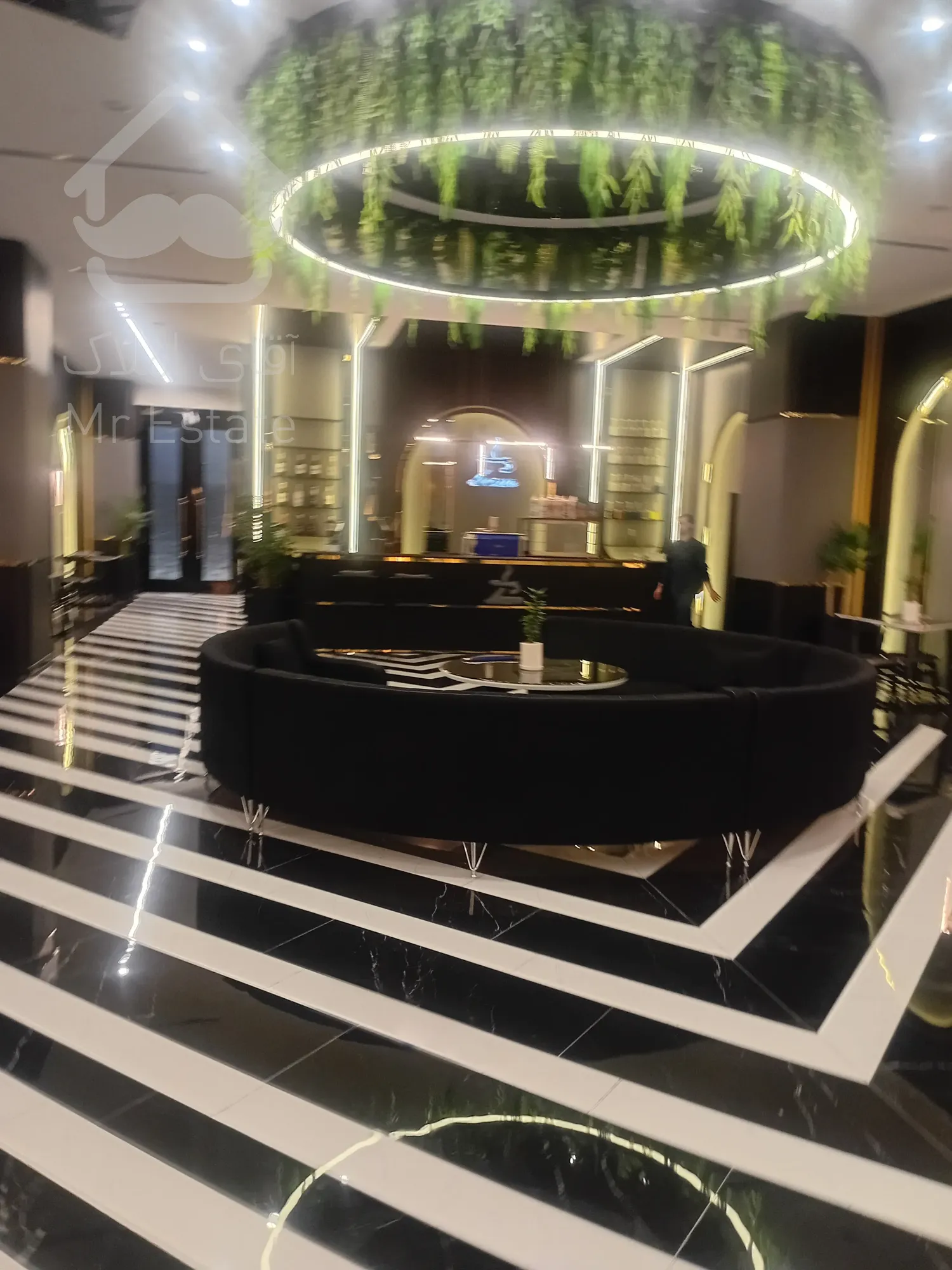 پیش فروش رونیکا مال میرزا بابایی ، ویترین مدرن کسب و کار شما