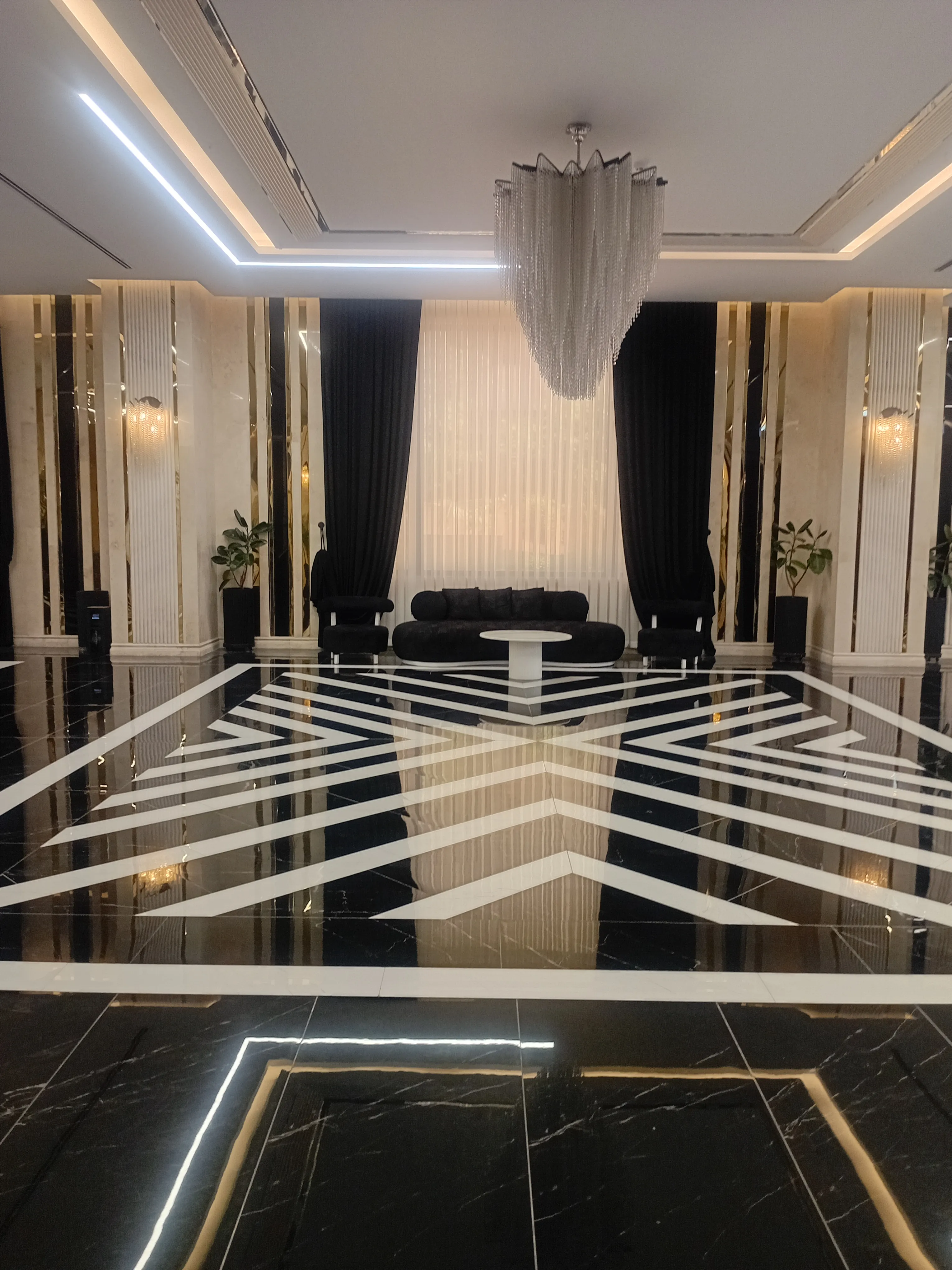 پیش فروش رونیکا پالاس لاله ، فول امکانات در تاپ لوکیشن منطقه یک