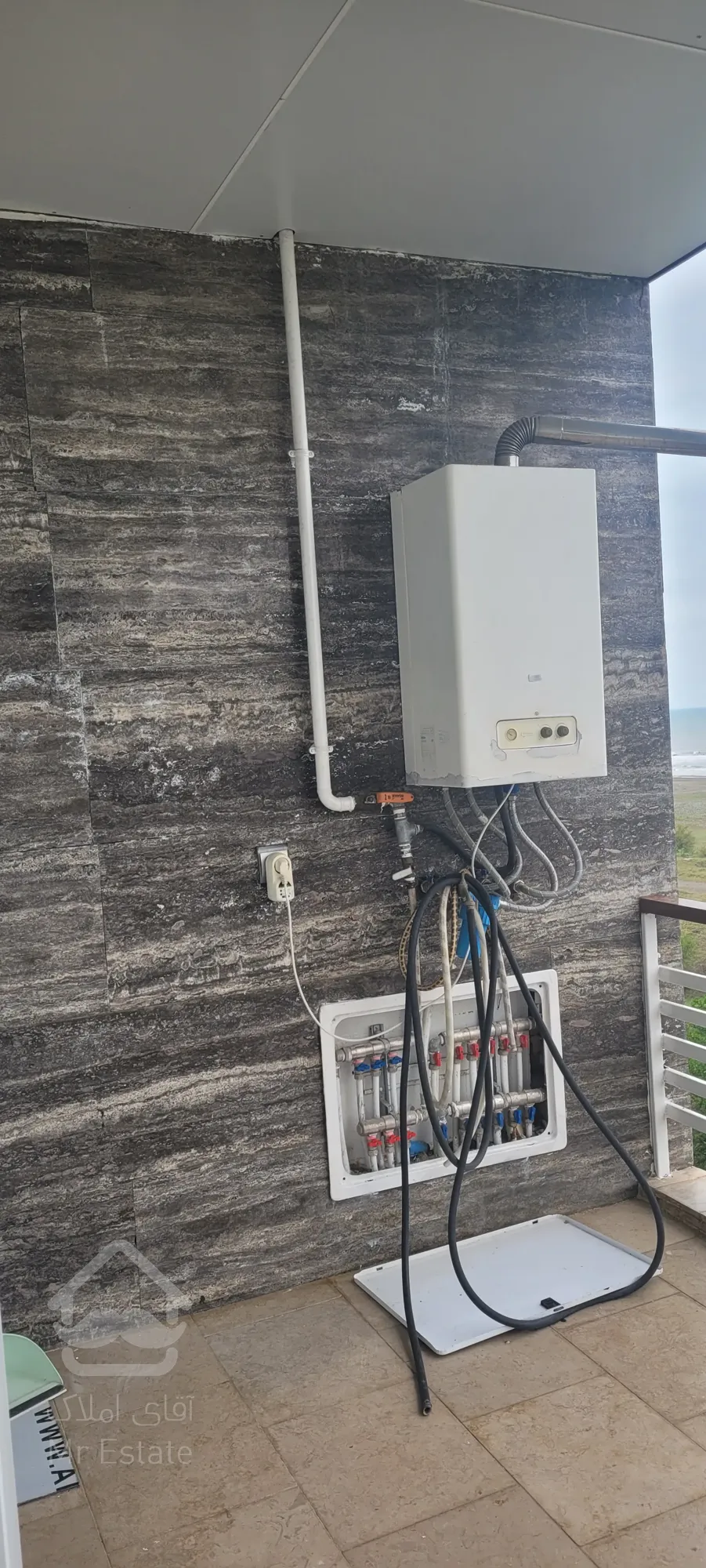 لوکیشن بی نظیر کوه و دریا