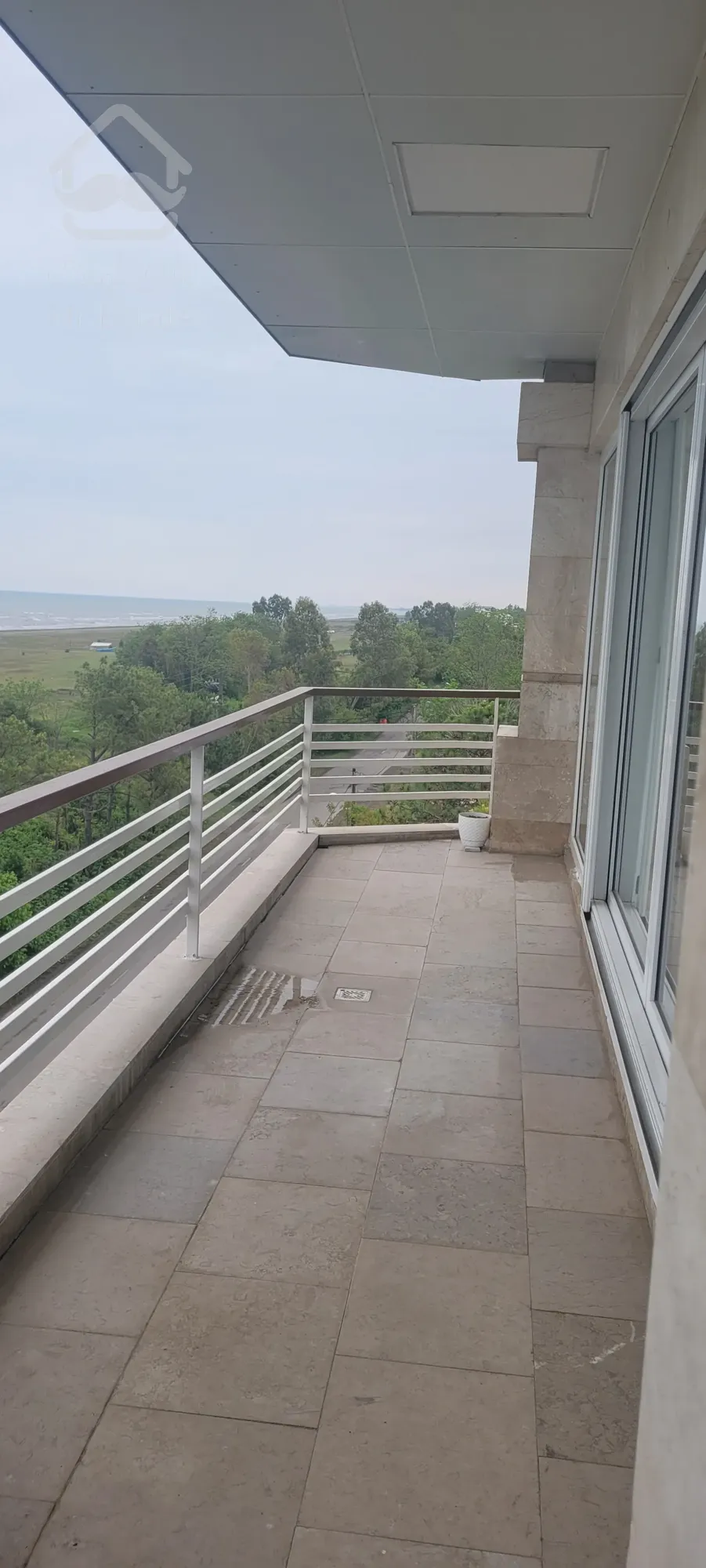 لوکیشن بی نظیر کوه و دریا