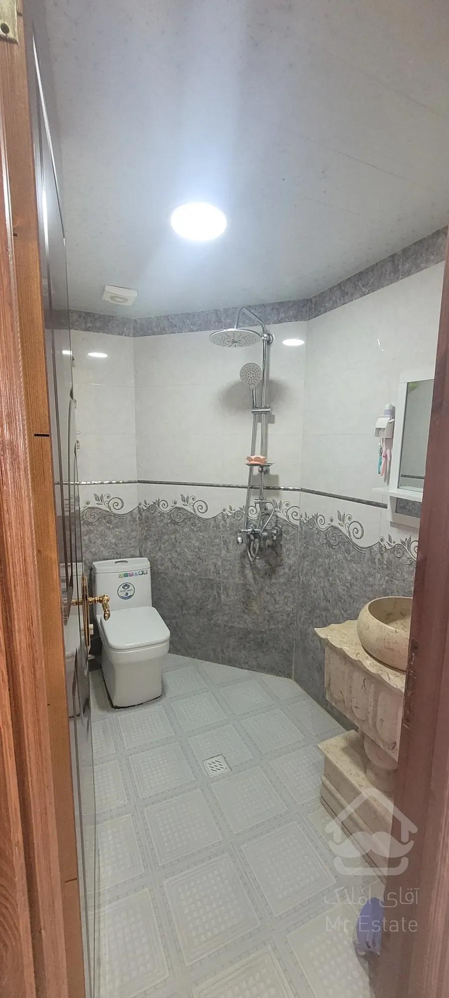 لوکیشن بی نظیر کوه و دریا