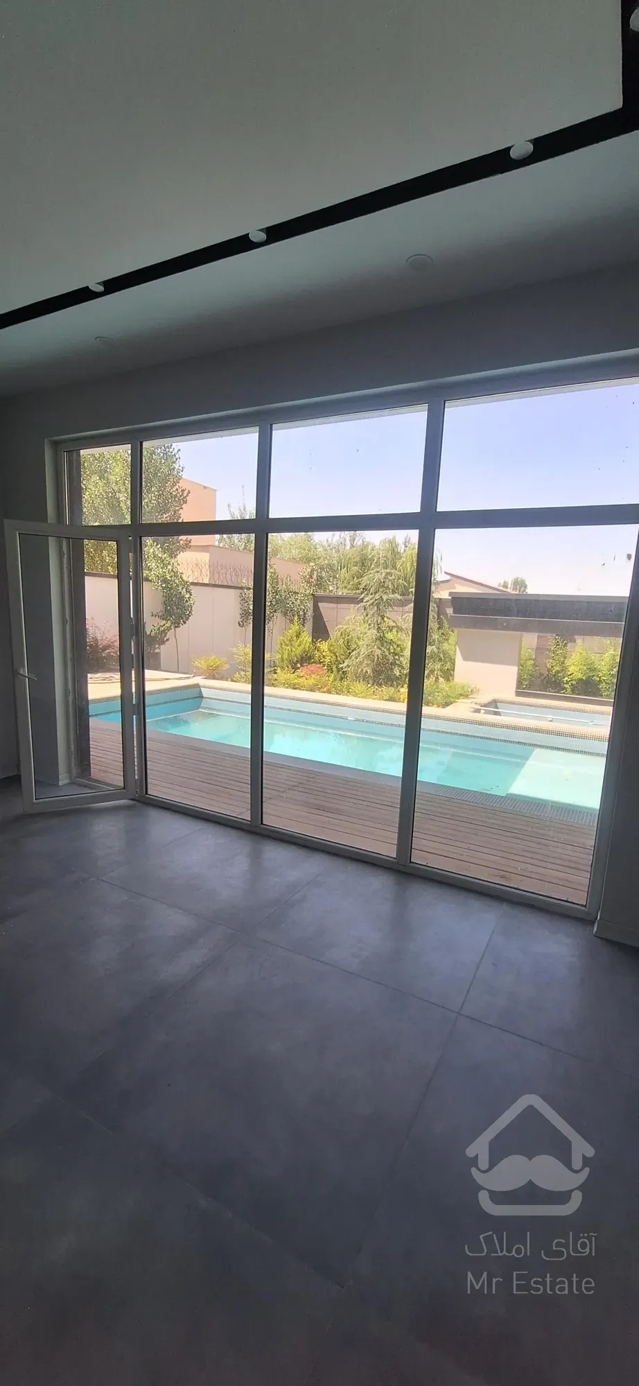 فروش باغ ویلا نوساز سه خواب مستردار لوکس کوهسار-کردان