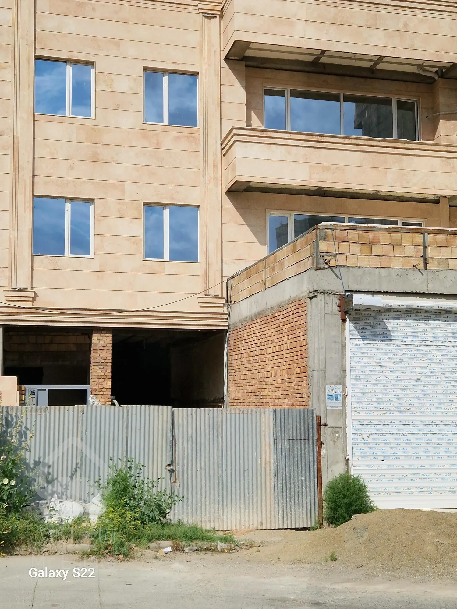 ساختمان مسکونی سه طبقه