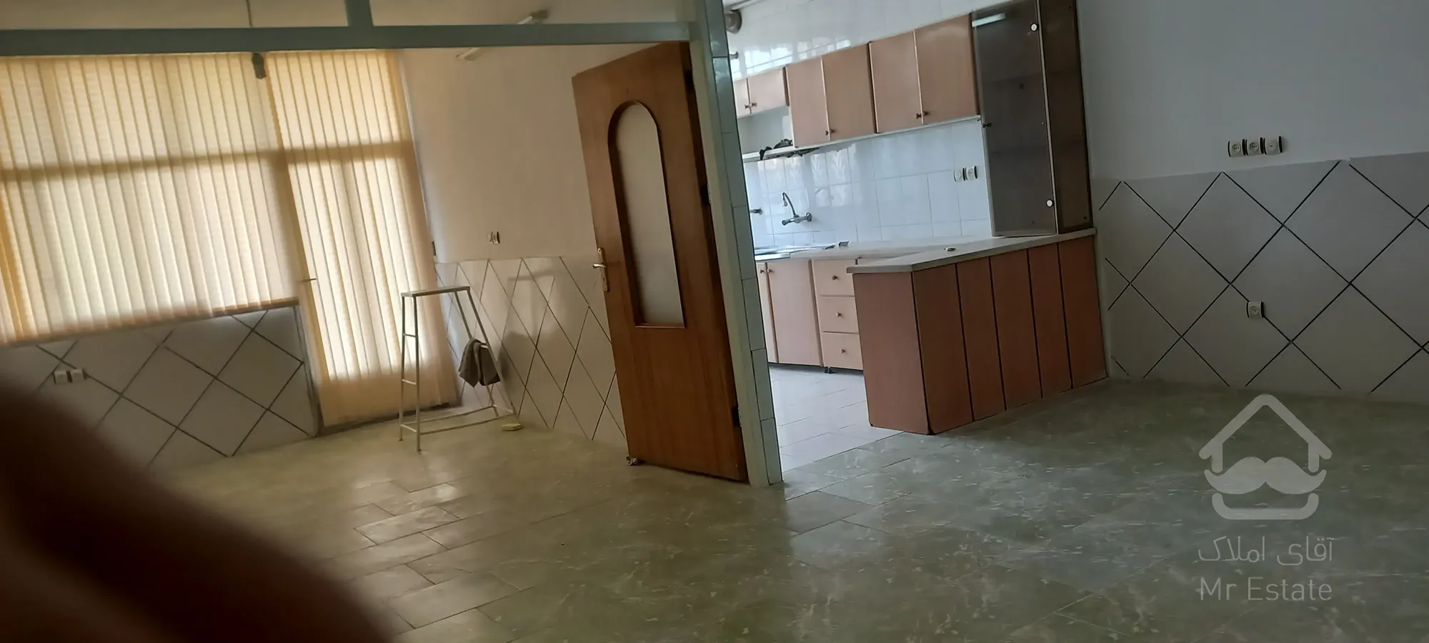 اجاره آپارتمان ۱۱۰ متری در کوجان، خ شهیدان کاظمی، ۸ متری دوم