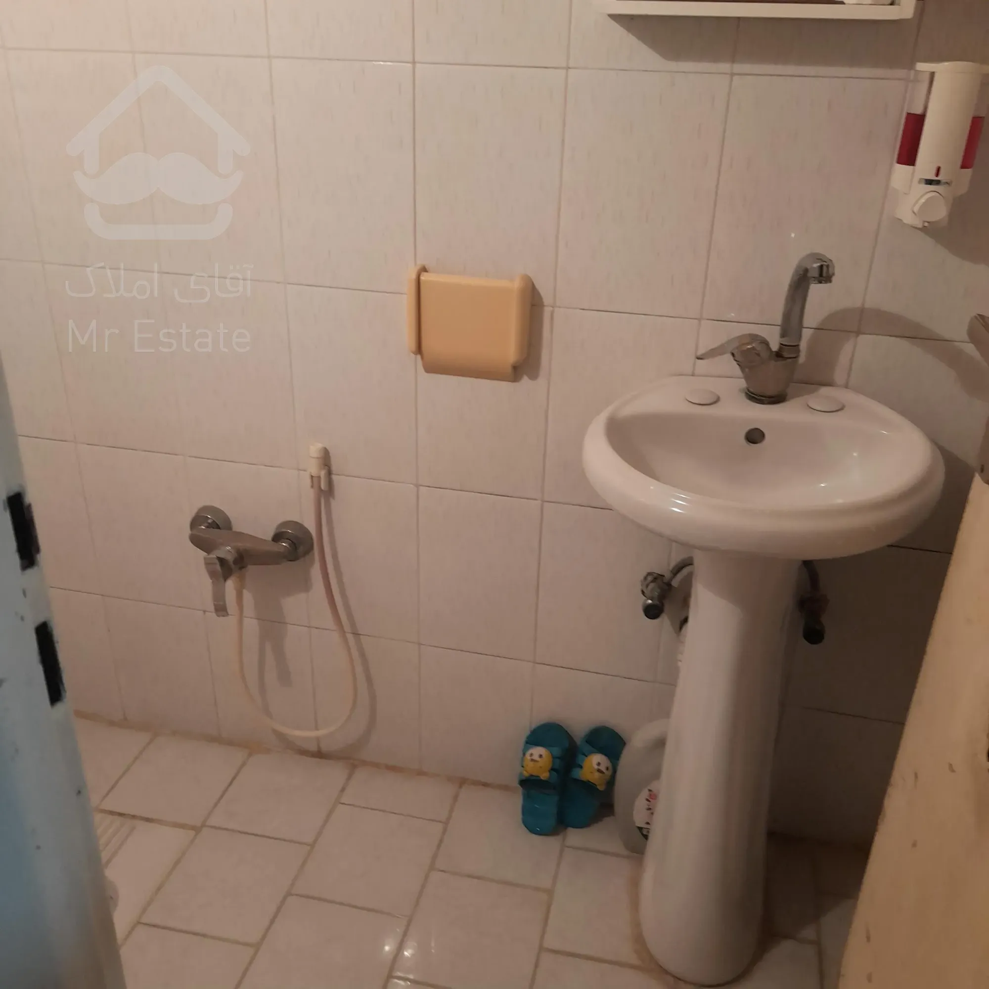 آپارتمان ۶۴ متری تمیز آسانسور پارکینگ انباری