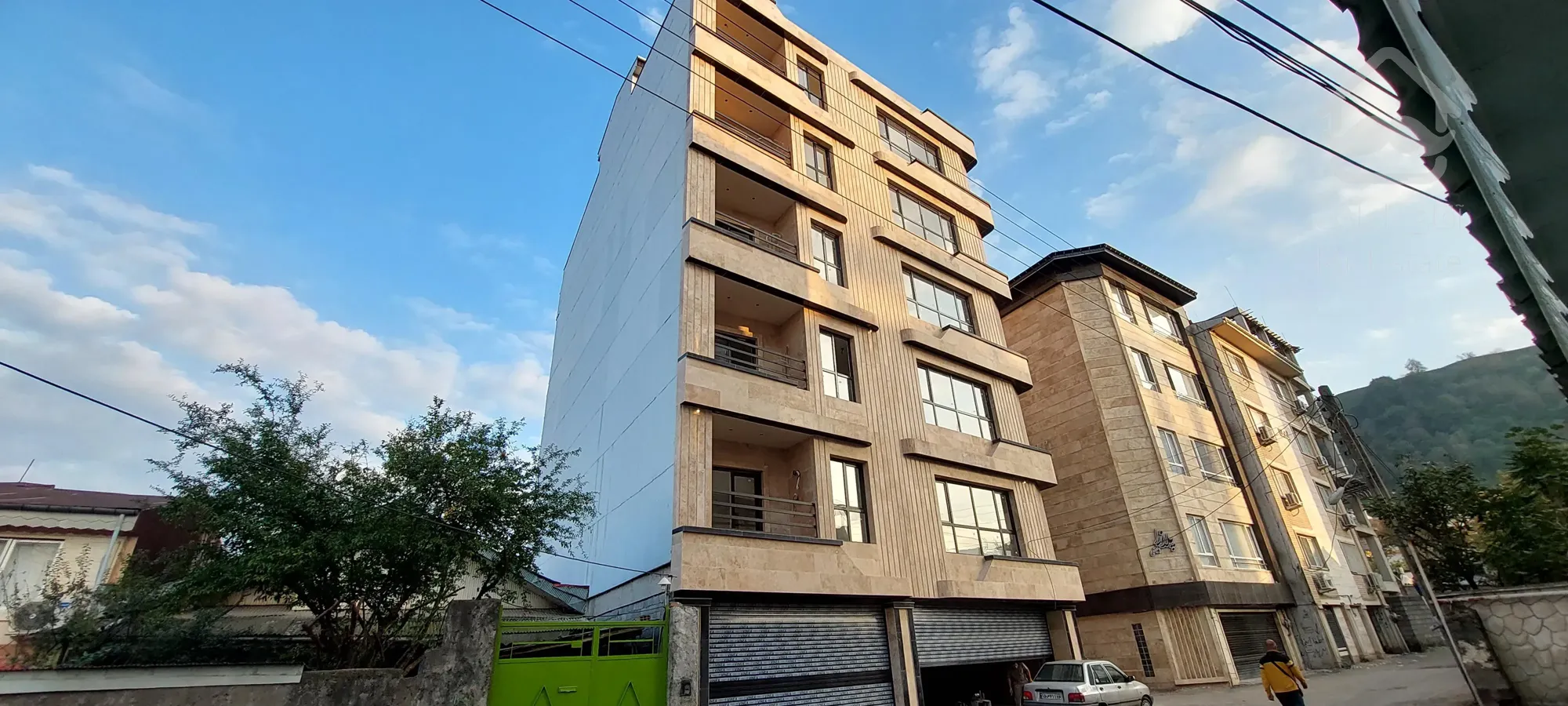 فروش آپارتمان ۱۰۰ متری لوکس در نزدیکی استخر لاهیجان