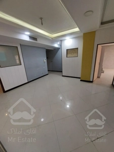 ۶۵ متر موقعیت اداری بر حقانی تابلو خور