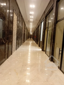 پیش فروش 32 متری تجاری در رونیکا مال میرزا بابایی ، با امکانات عالی