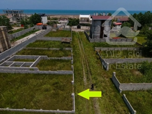 زمین ساحلی دید به دریا فقط 20 قدم فاصله تا لب آب